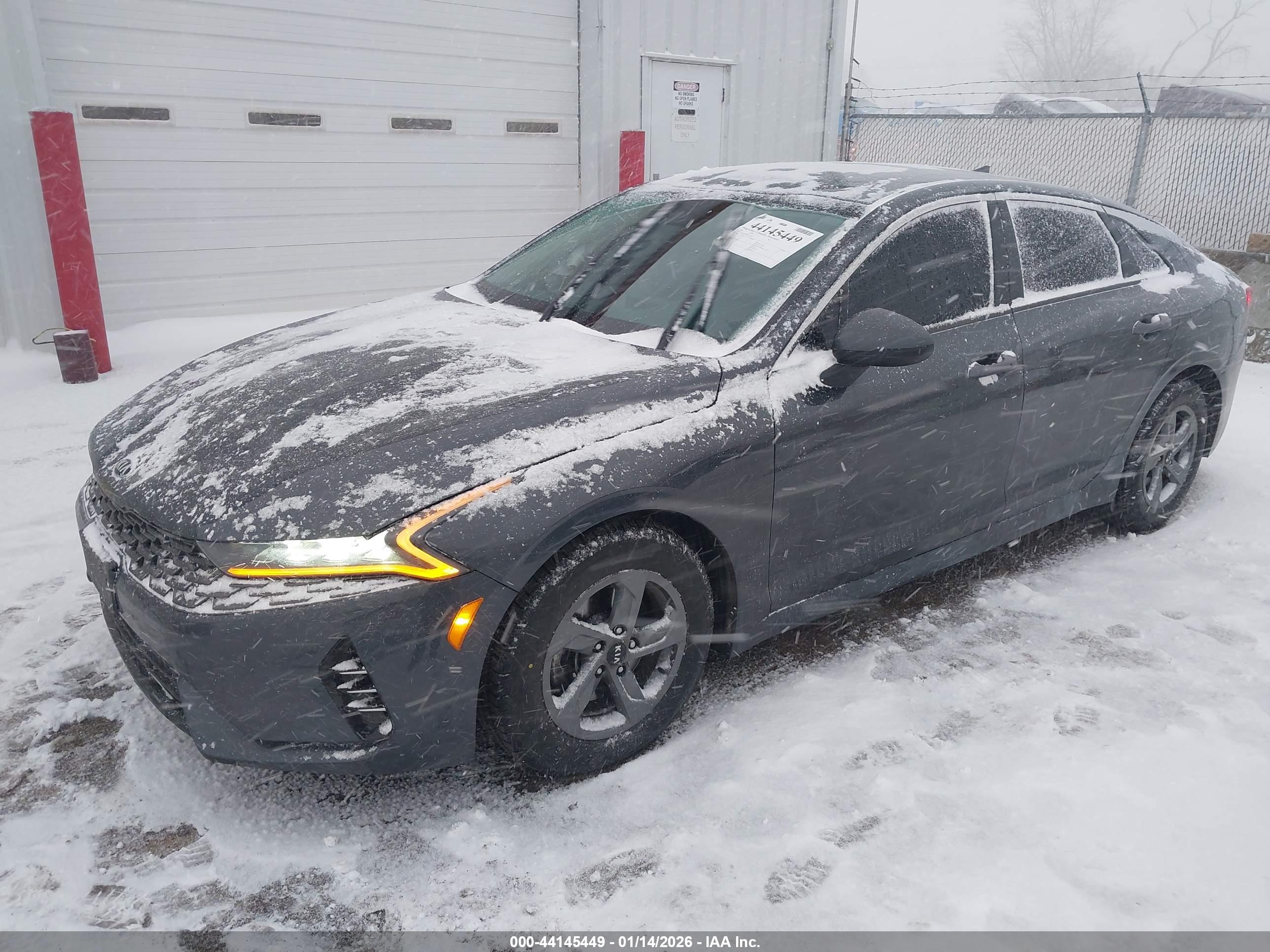 KIA K5 image 2