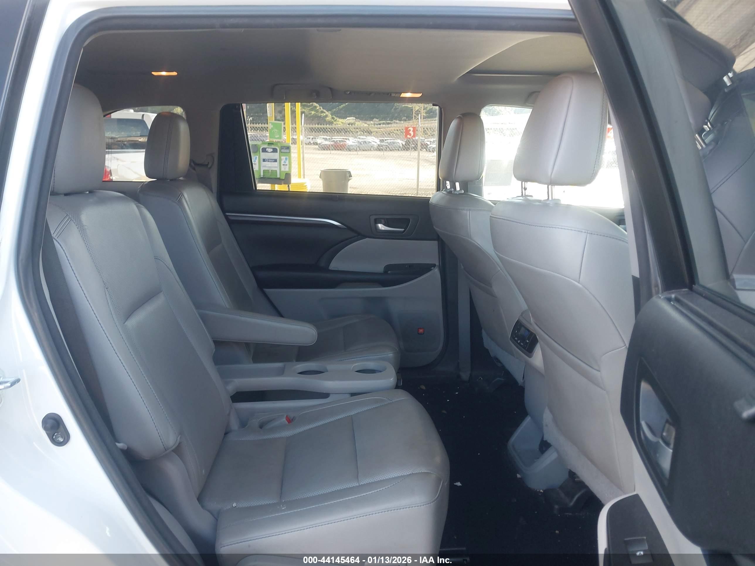 TOYOTA HIGHLANDER image 8