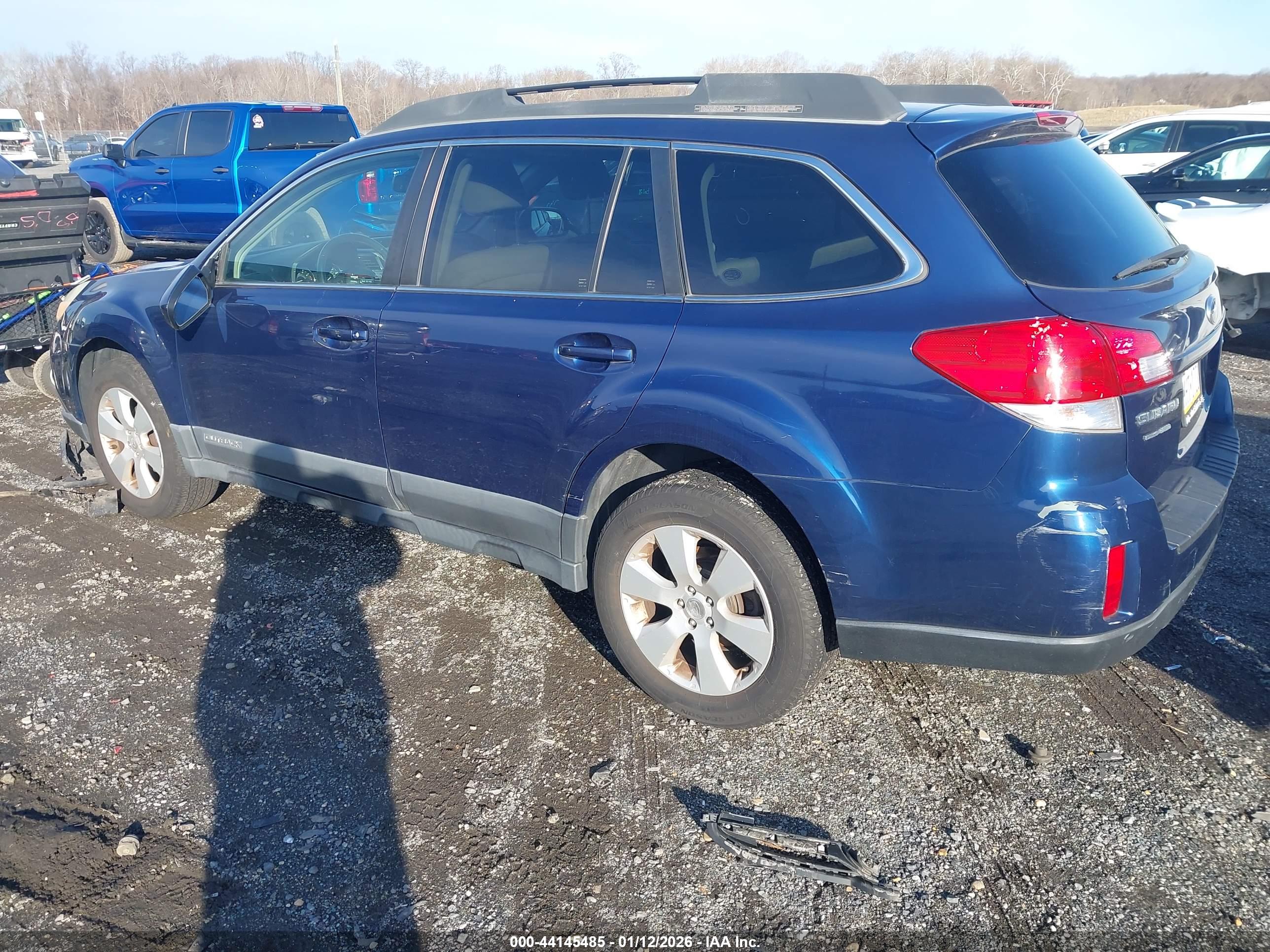 SUBARU OUTBACK image 3