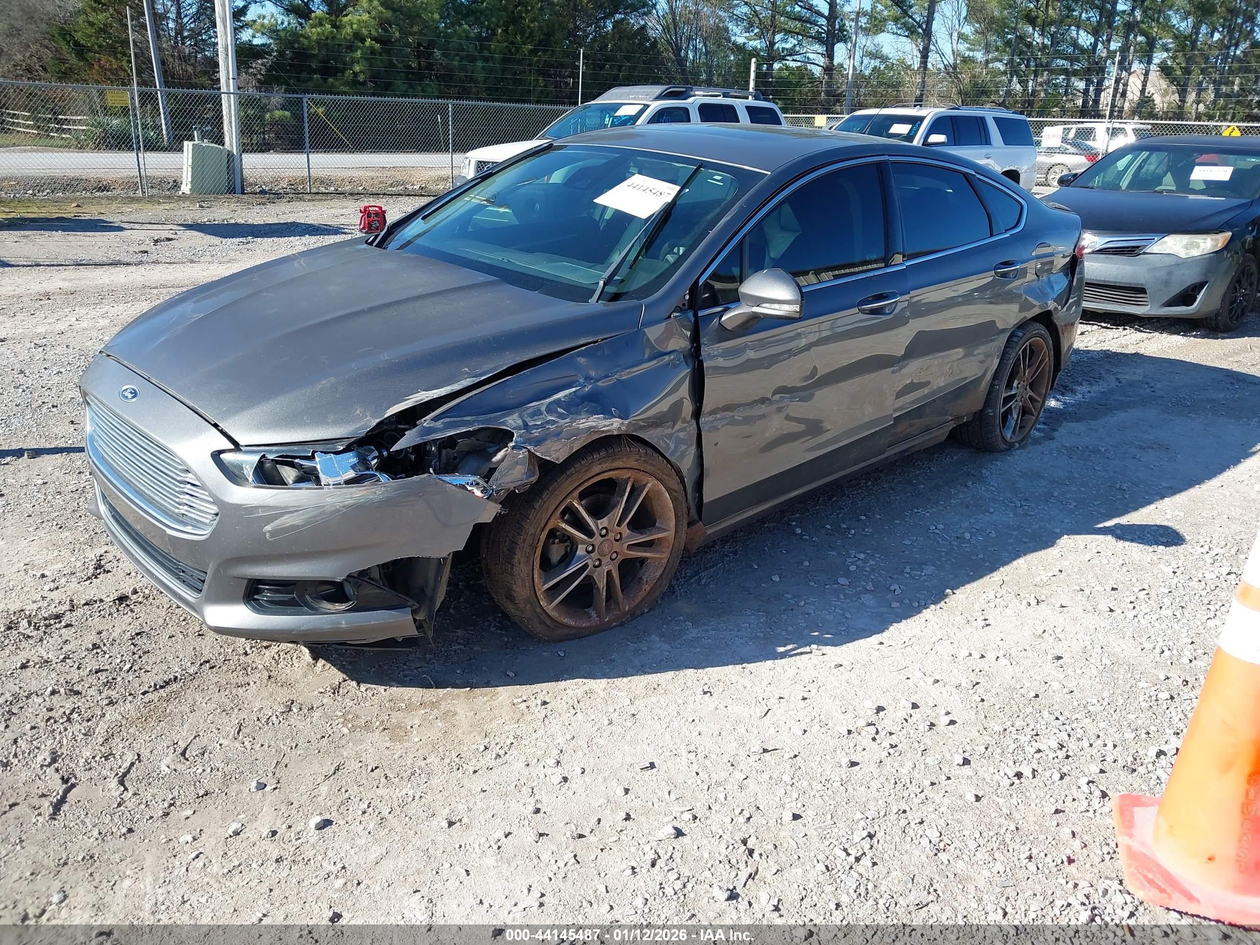 FORD FUSION image 2