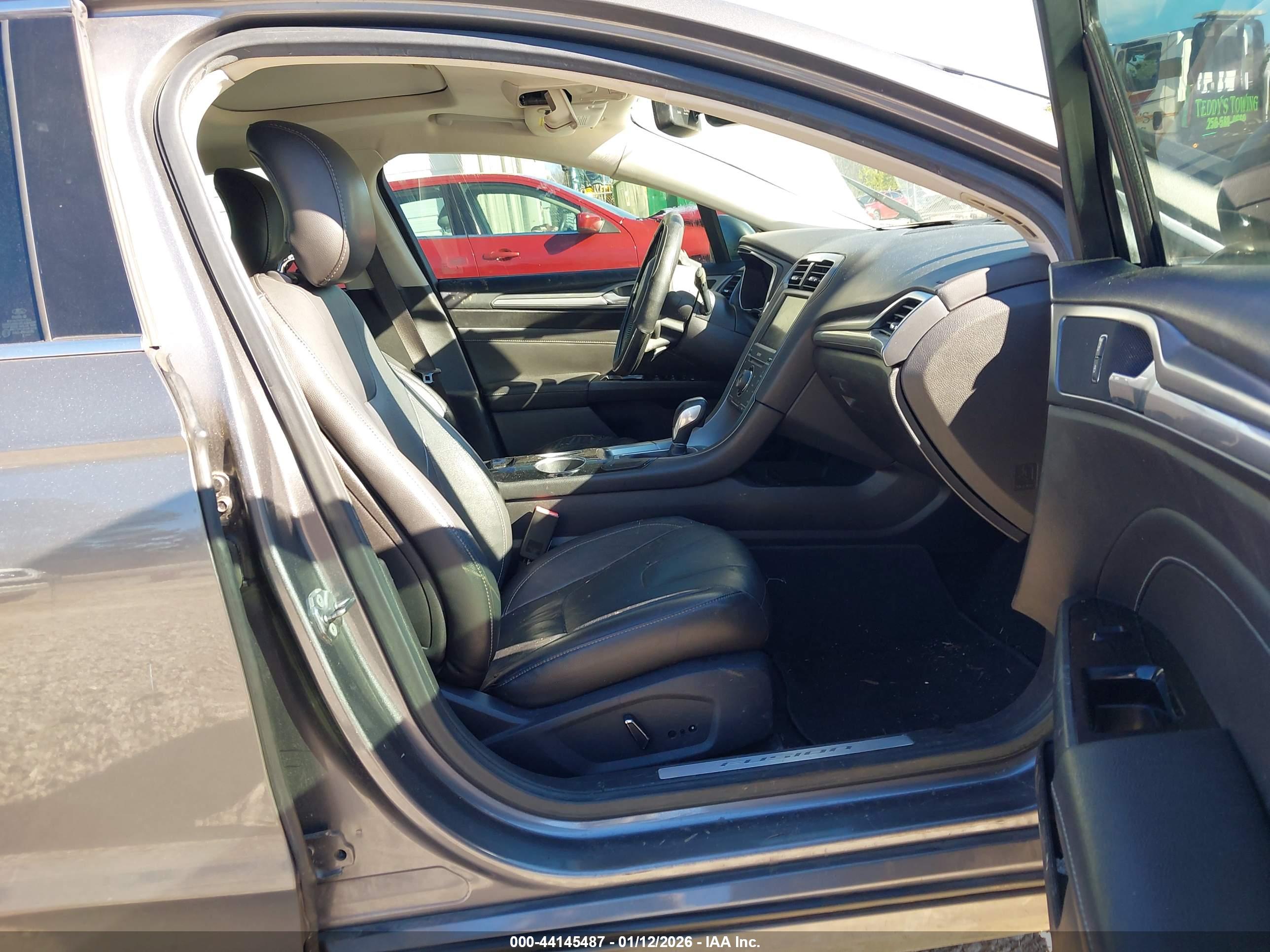 FORD FUSION image 5