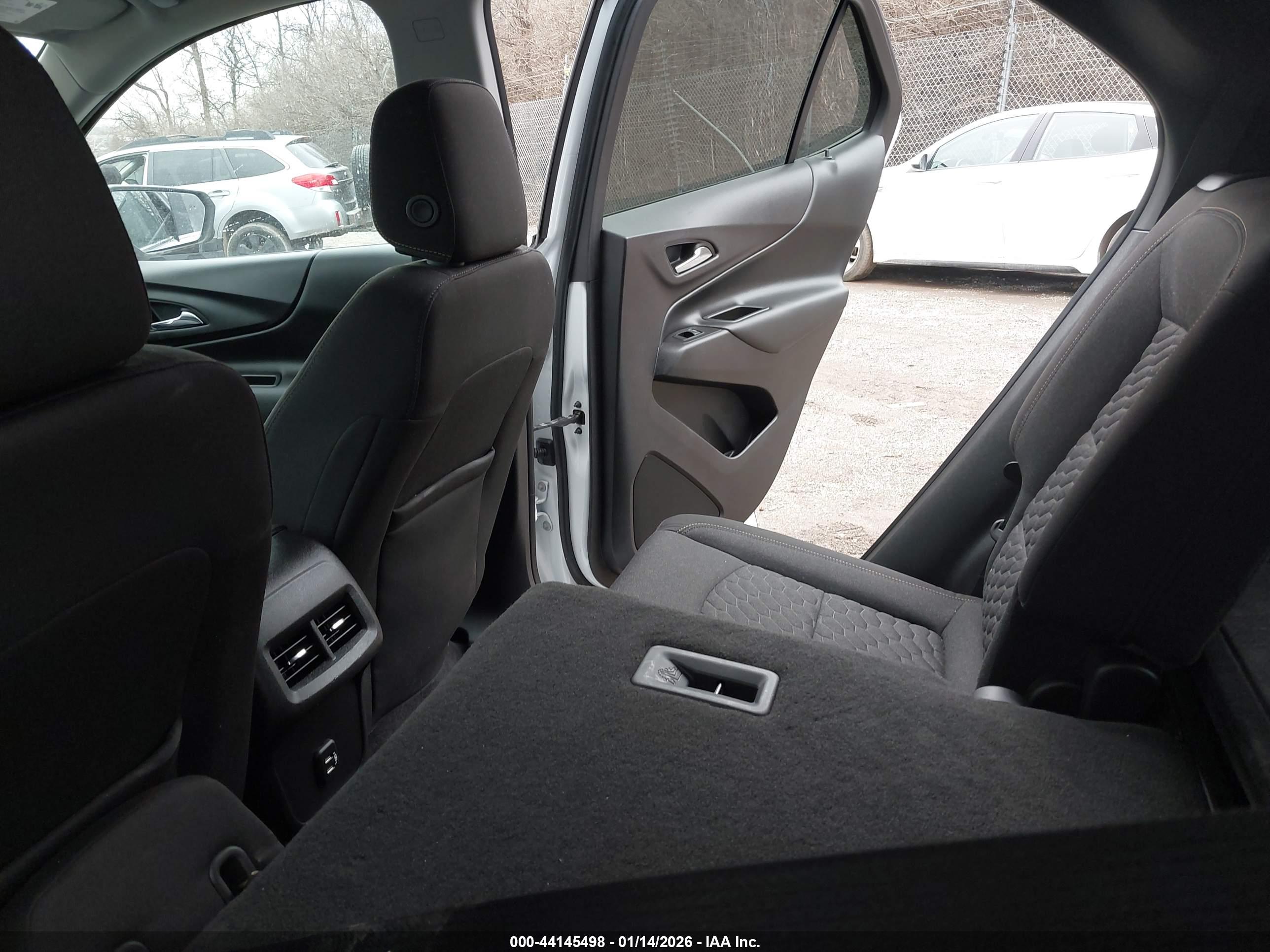 CHEVROLET EQUINOX image 8
