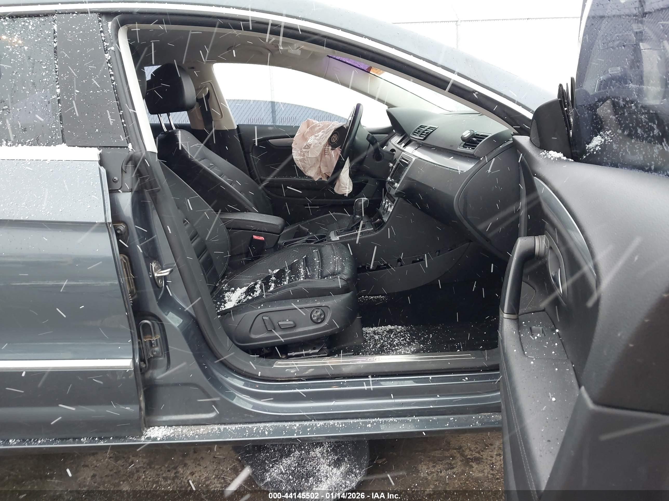 VOLKSWAGEN CC image 5