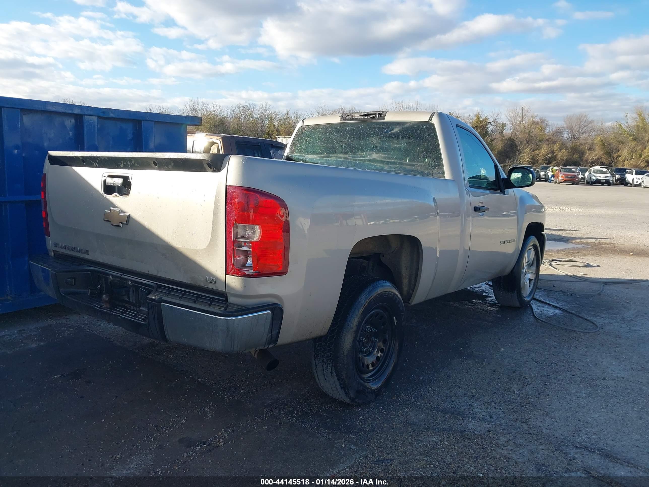 CHEVROLET SILVERADO image 4