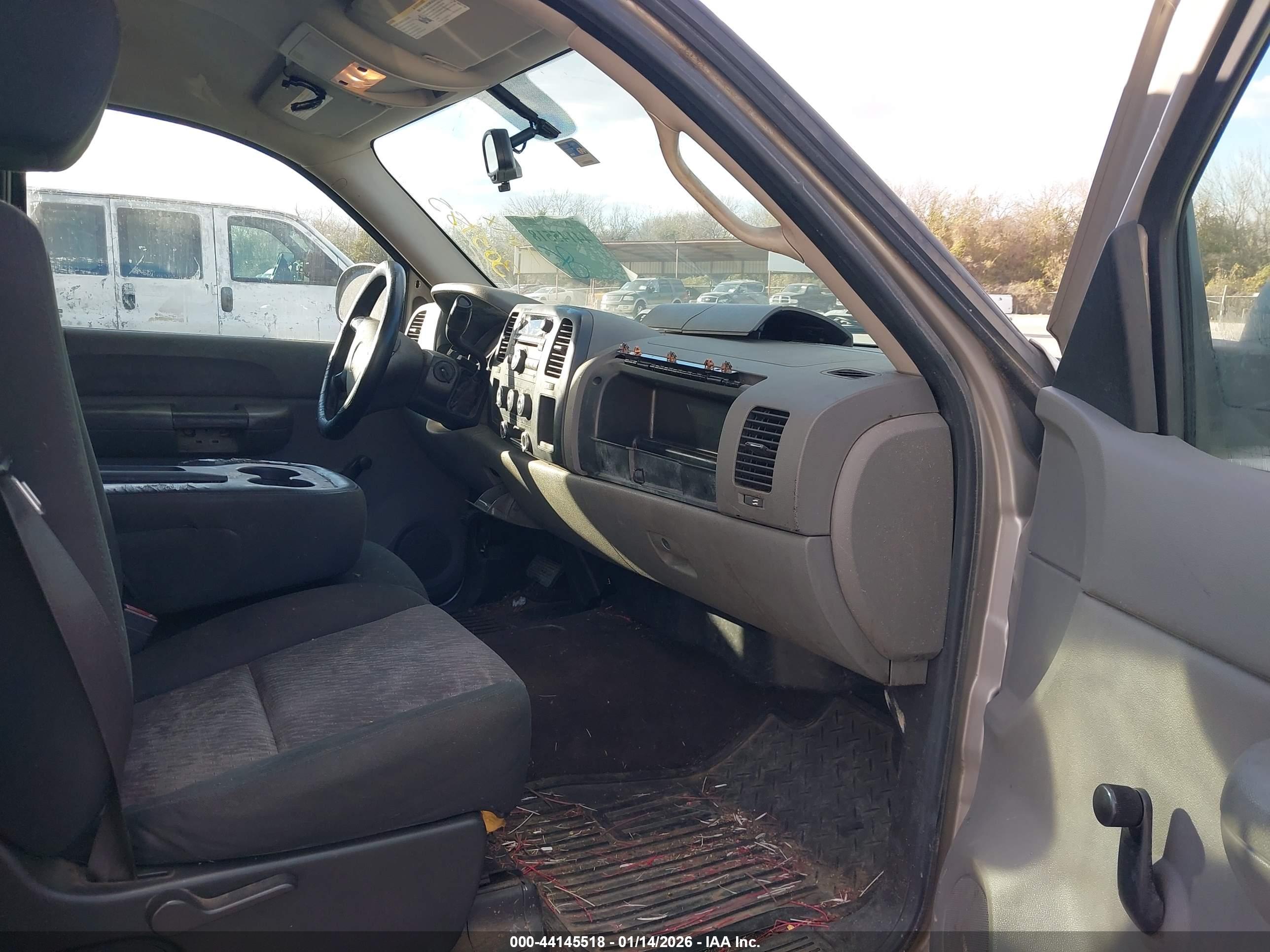 CHEVROLET SILVERADO image 5