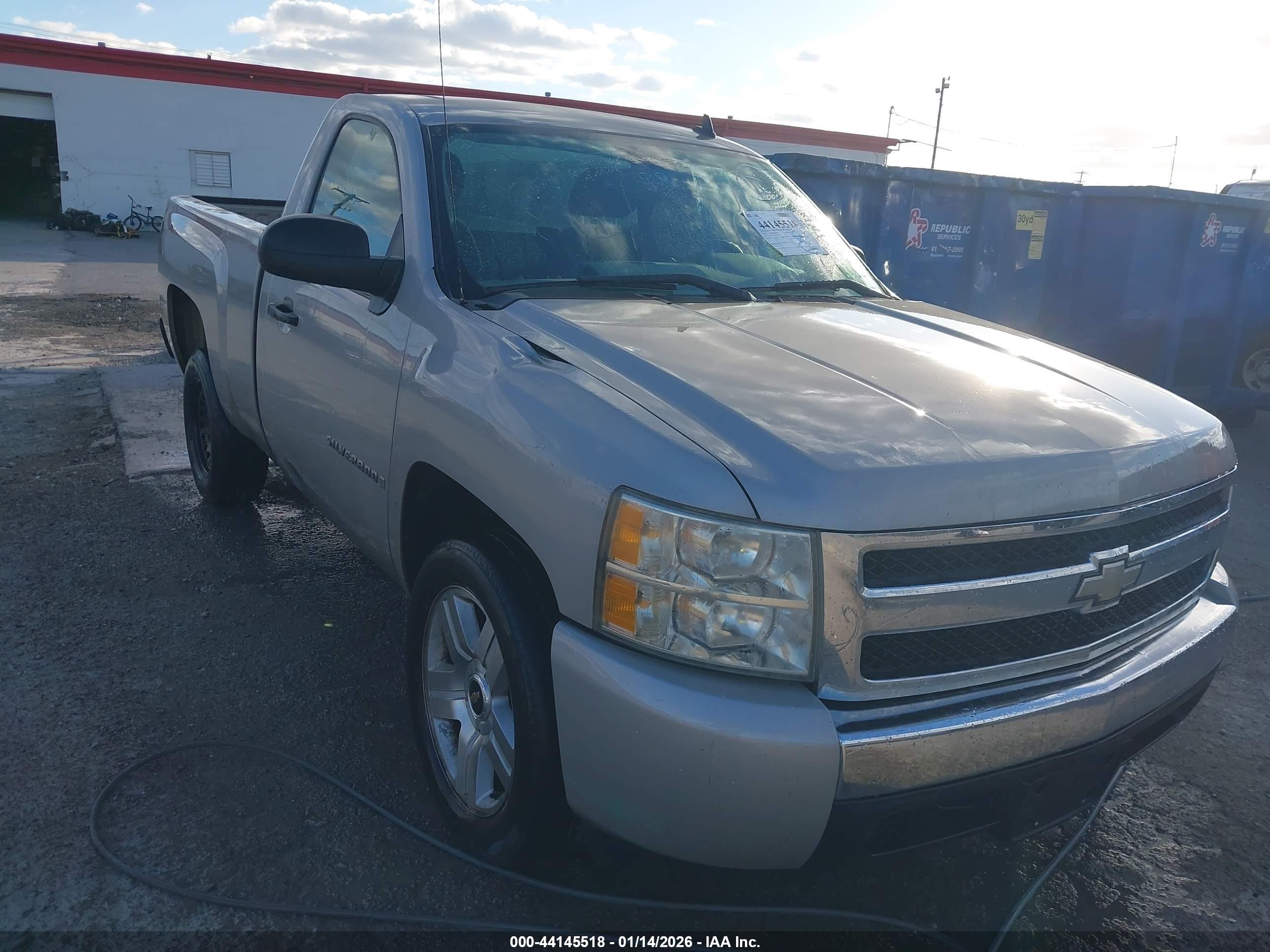 CHEVROLET SILVERADO image 6