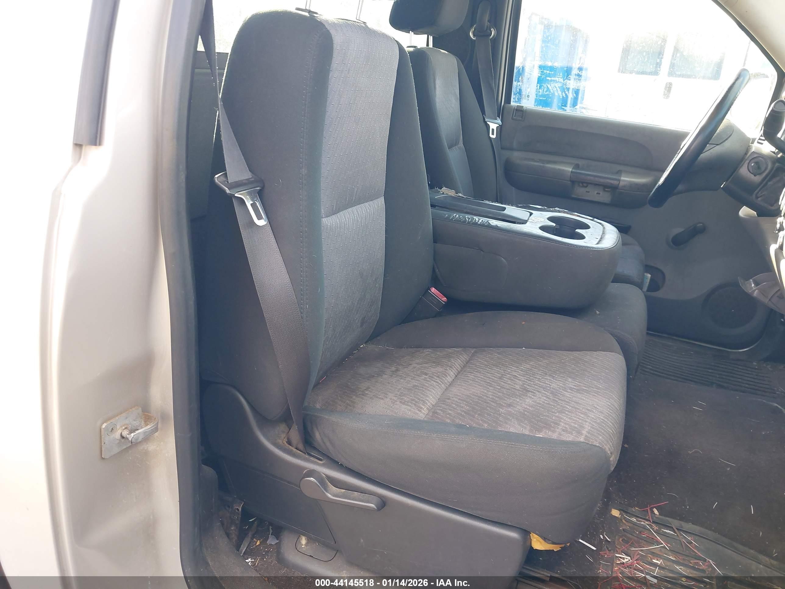 CHEVROLET SILVERADO image 8