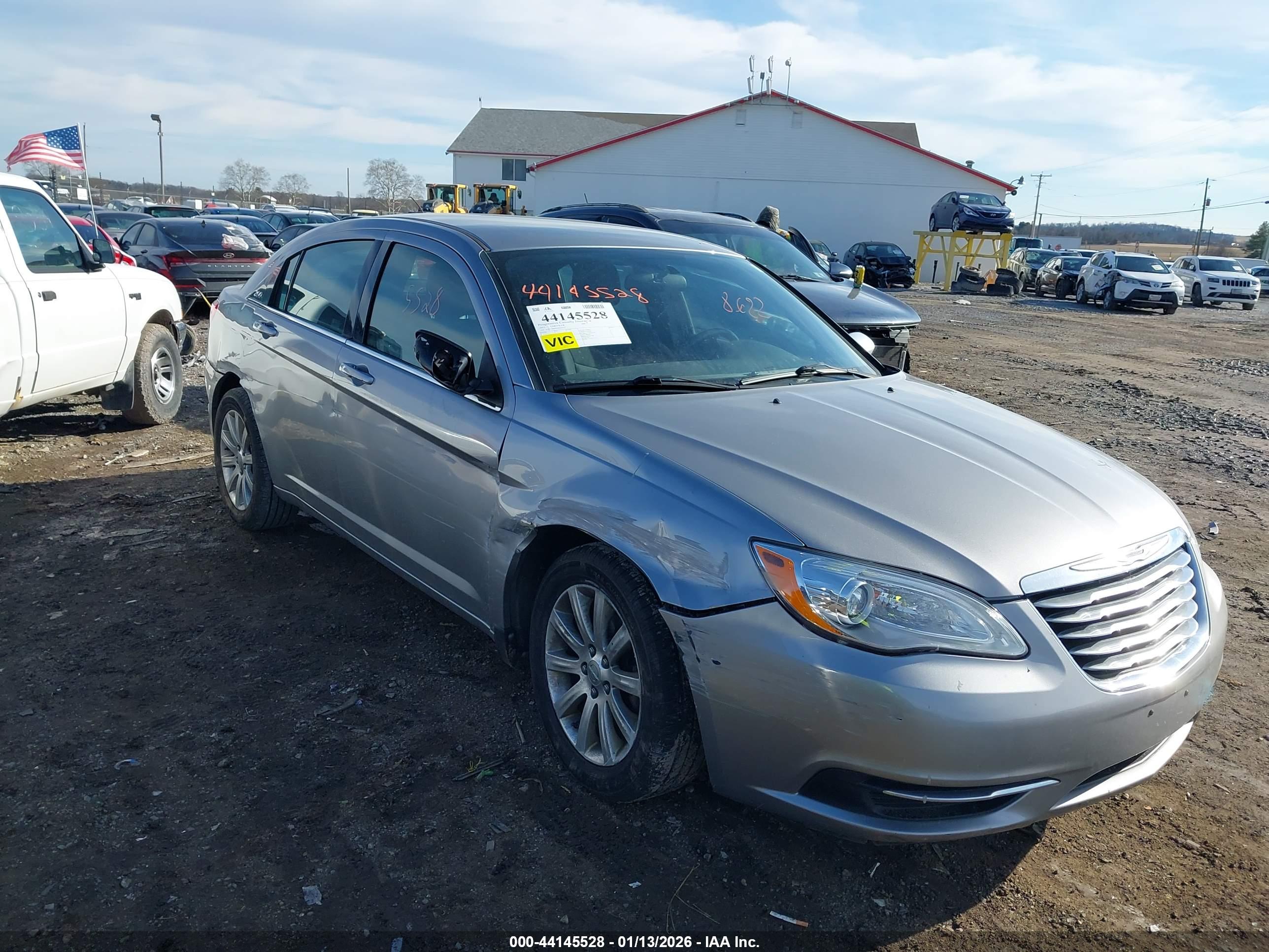 CHRYSLER 200 image 6