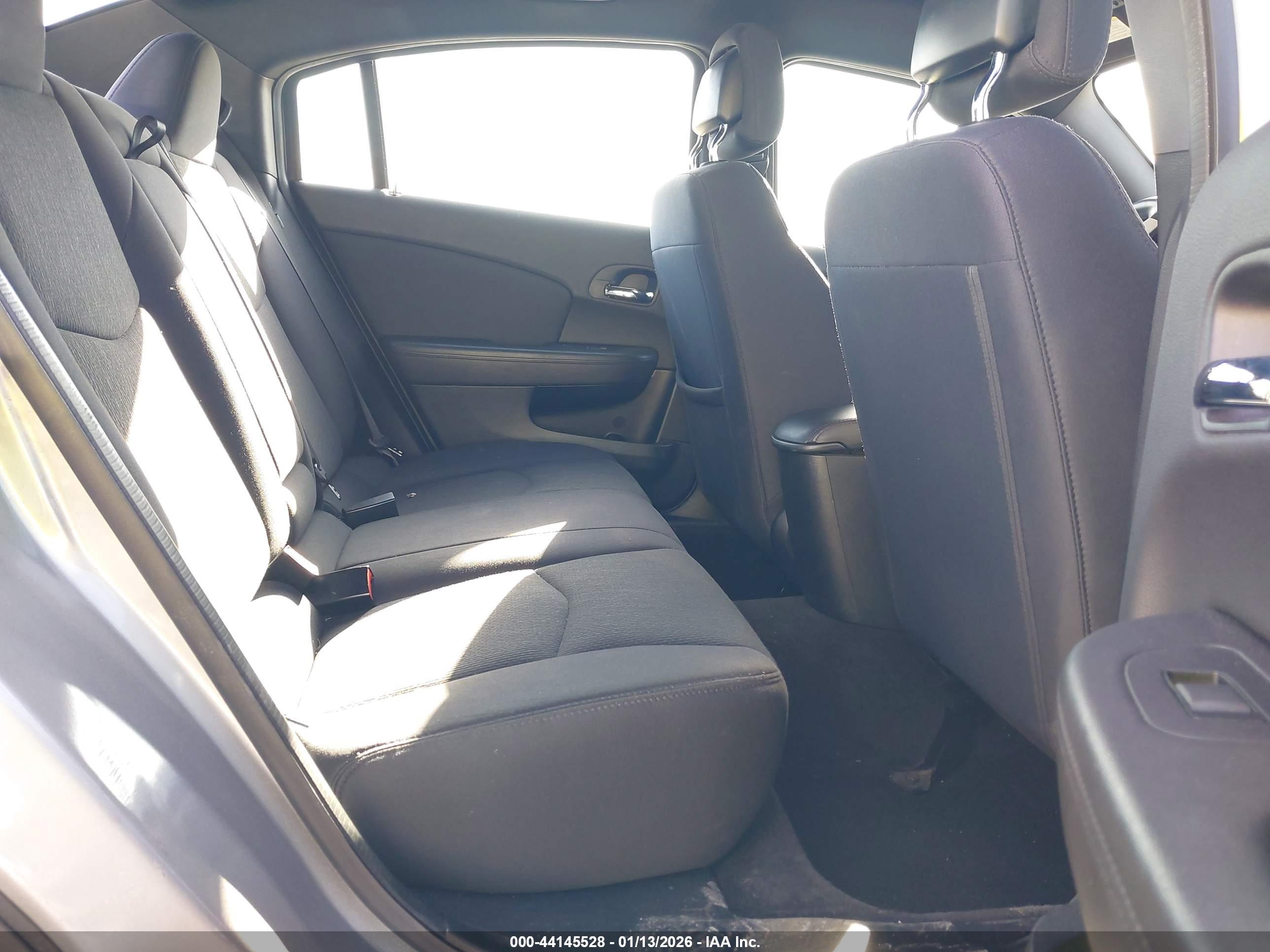 CHRYSLER 200 image 8