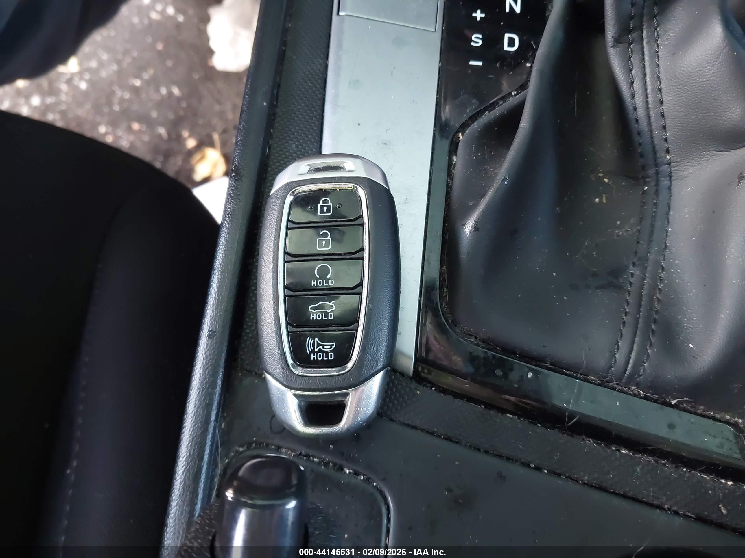 HYUNDAI ELANTRA image 11