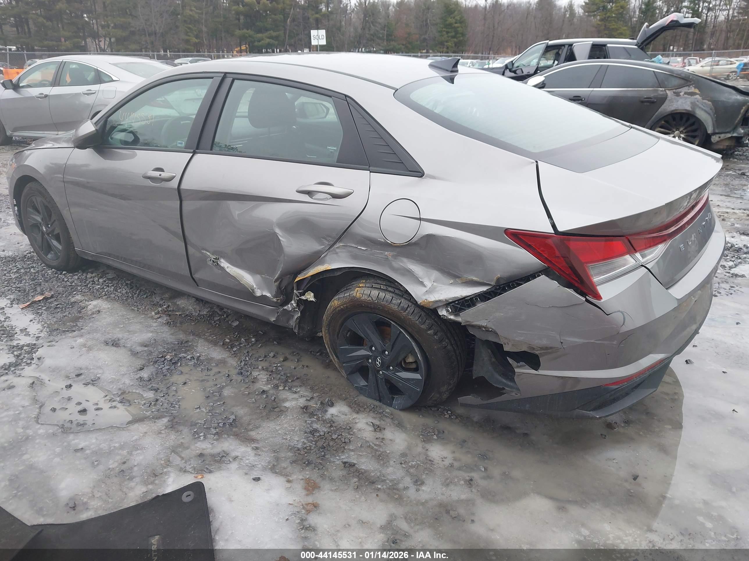 HYUNDAI ELANTRA image 3