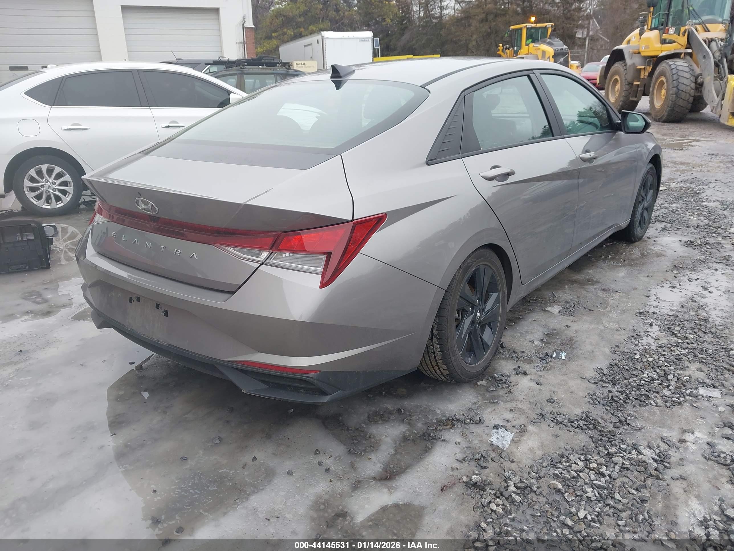 HYUNDAI ELANTRA image 4
