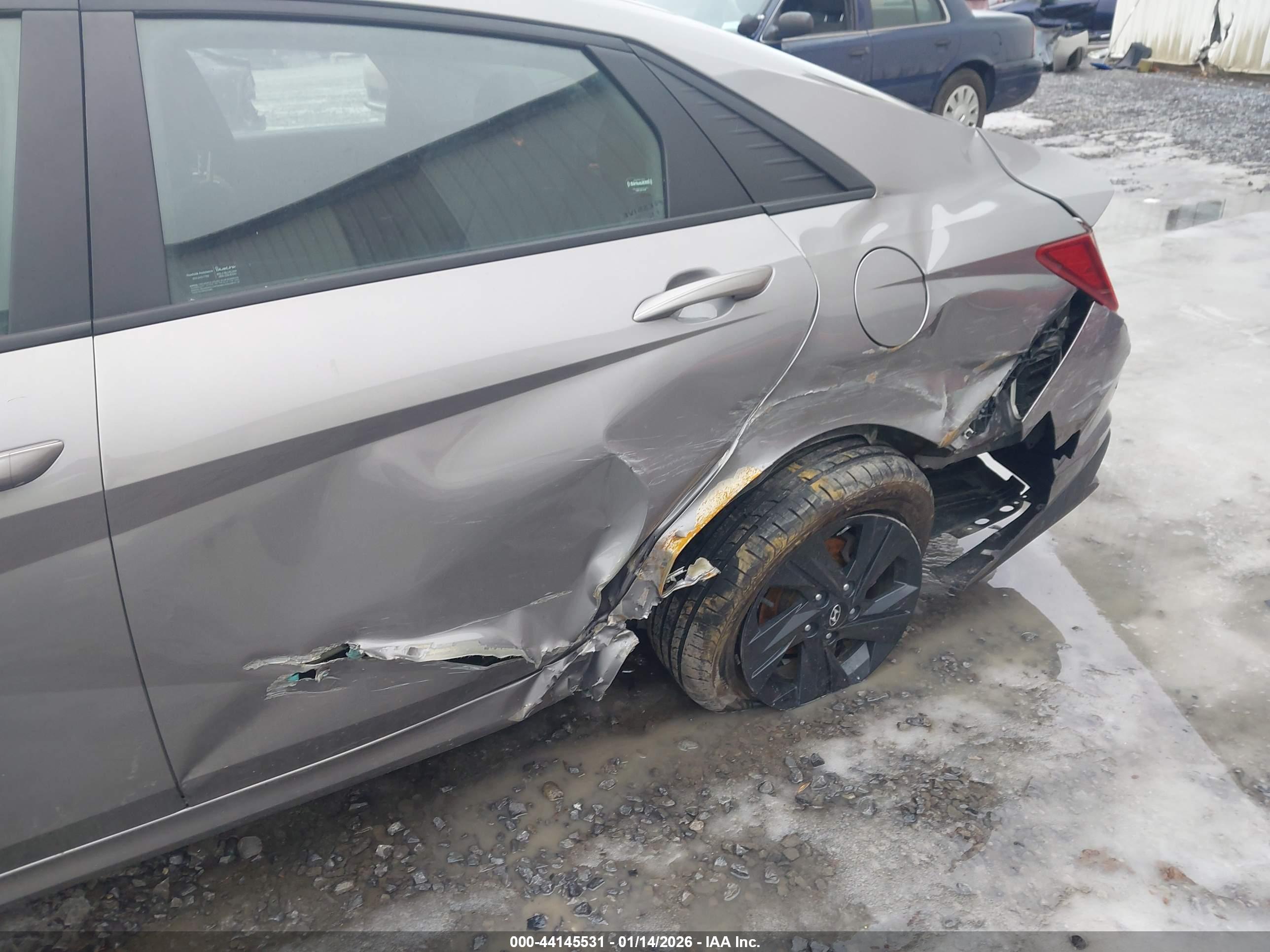 HYUNDAI ELANTRA image 6