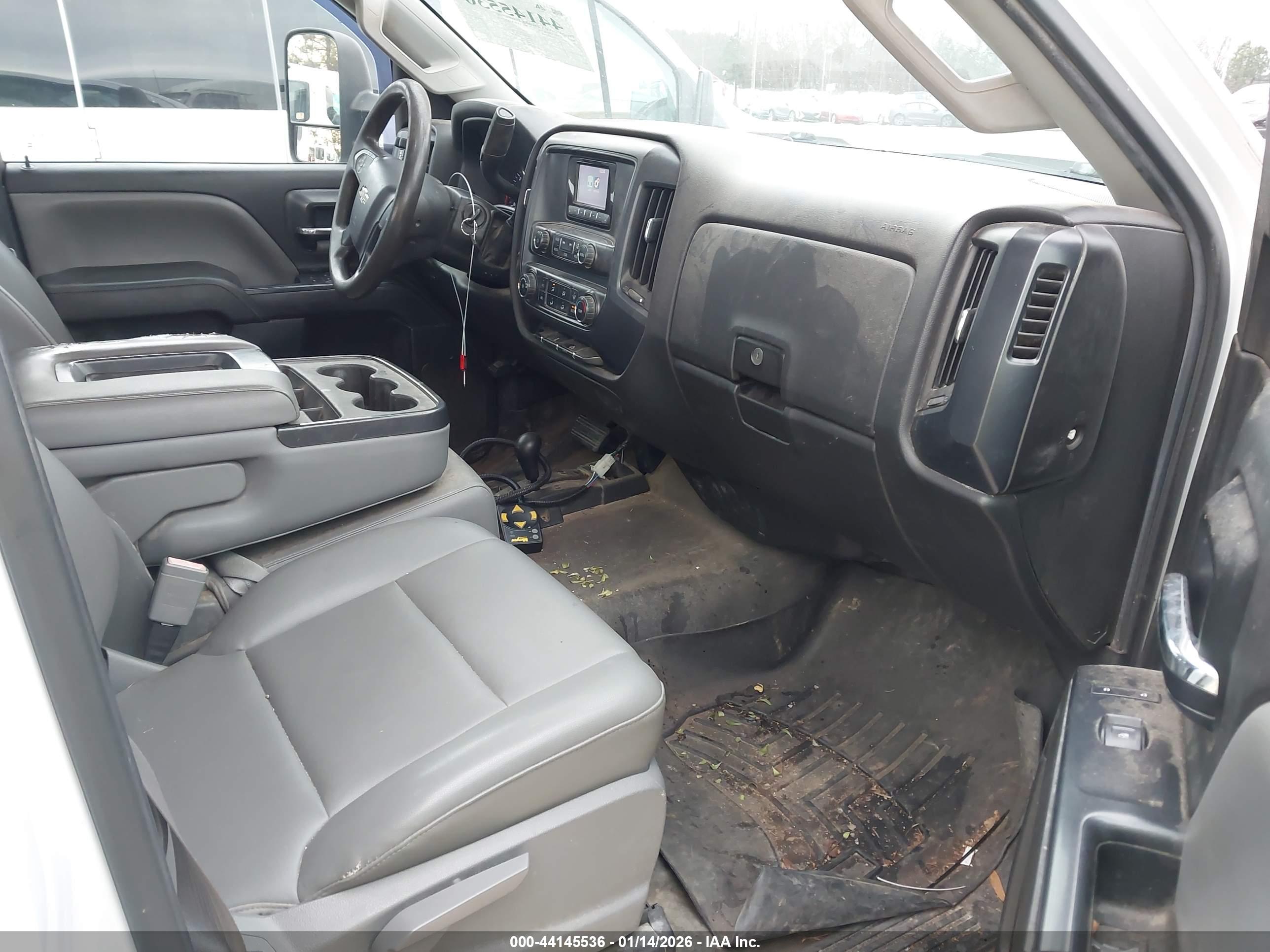 CHEVROLET SILVERADO image 8
