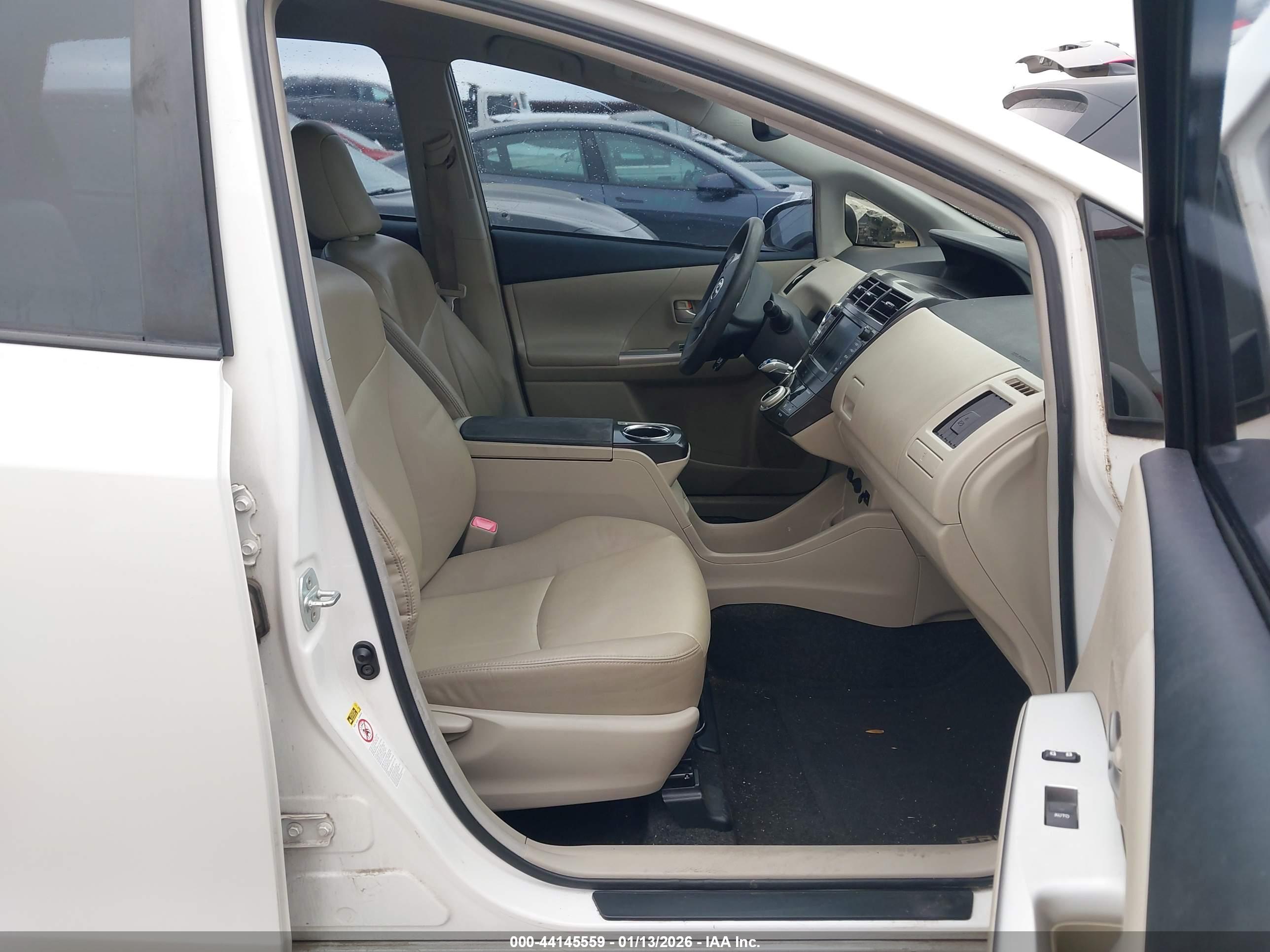 TOYOTA PRIUS image 5