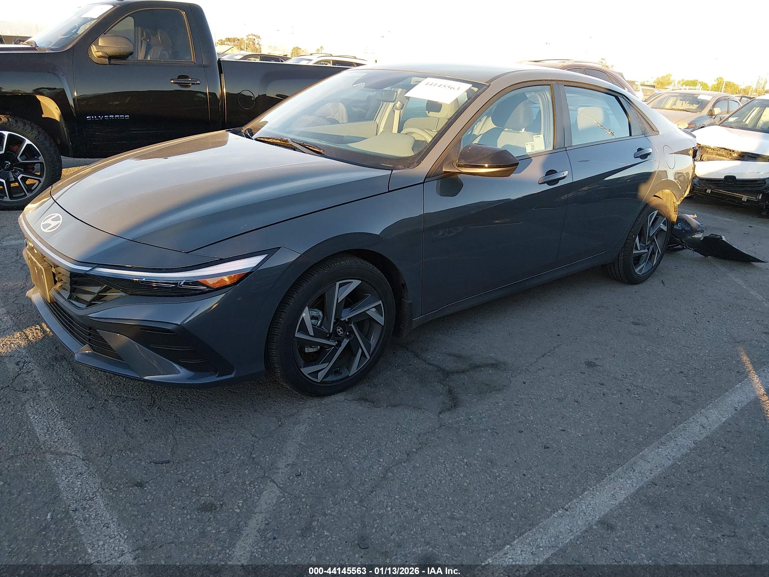 HYUNDAI ELANTRA image 2