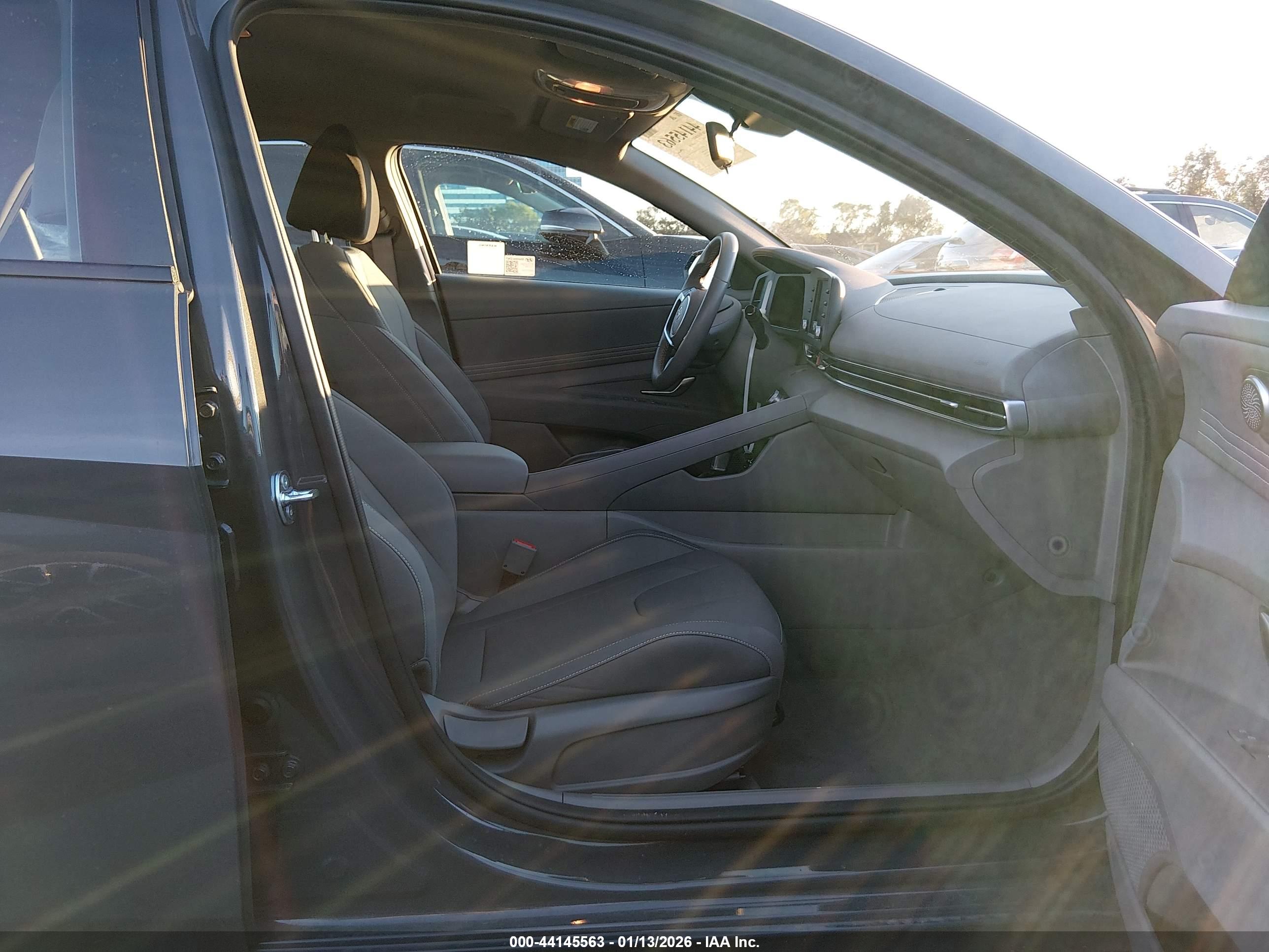 HYUNDAI ELANTRA image 5