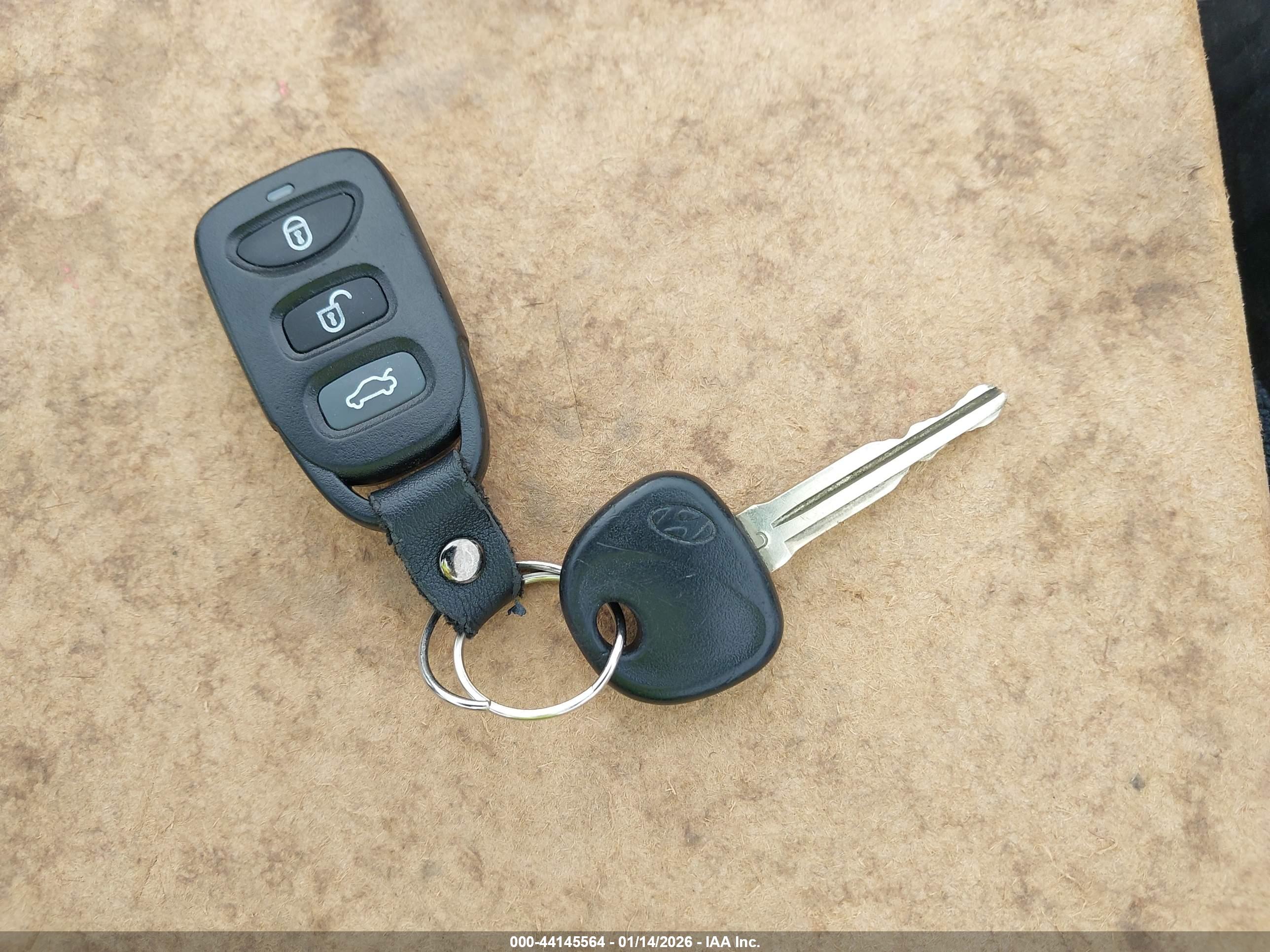HYUNDAI ELANTRA image 11