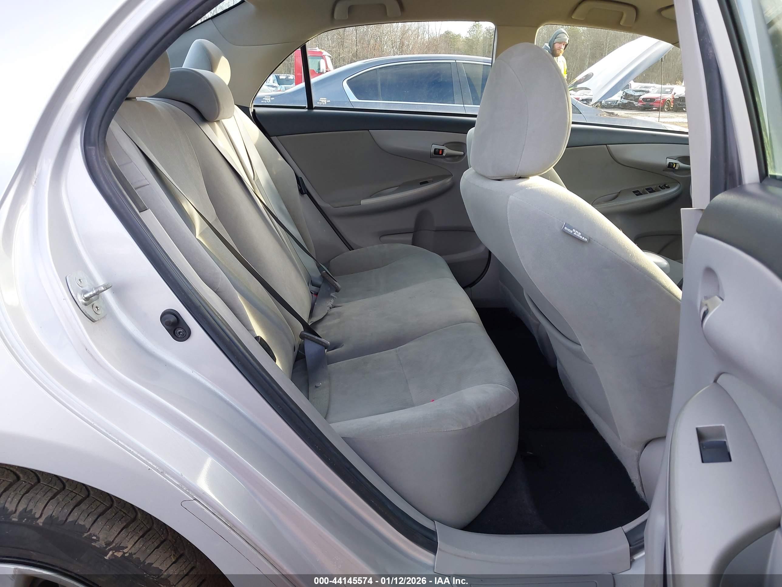 TOYOTA COROLLA image 8