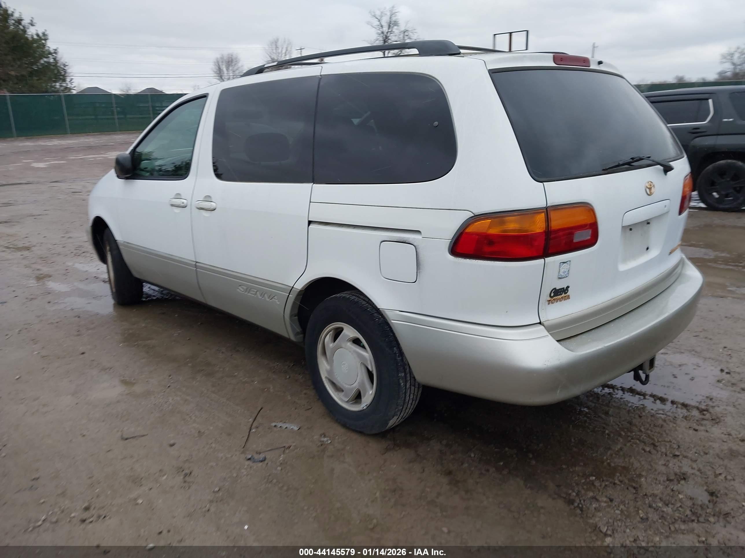 TOYOTA SIENNA image 3