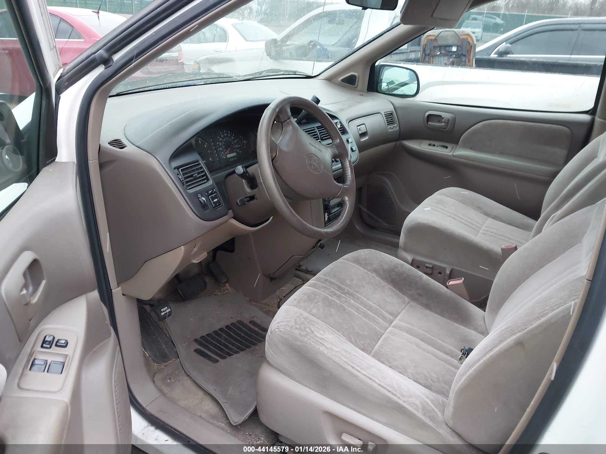 TOYOTA SIENNA image 5
