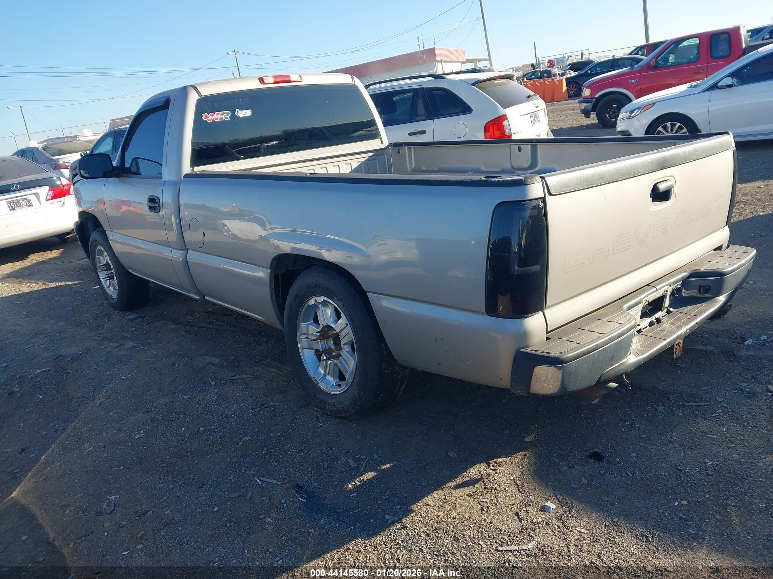 CHEVROLET SILVERADO image 3