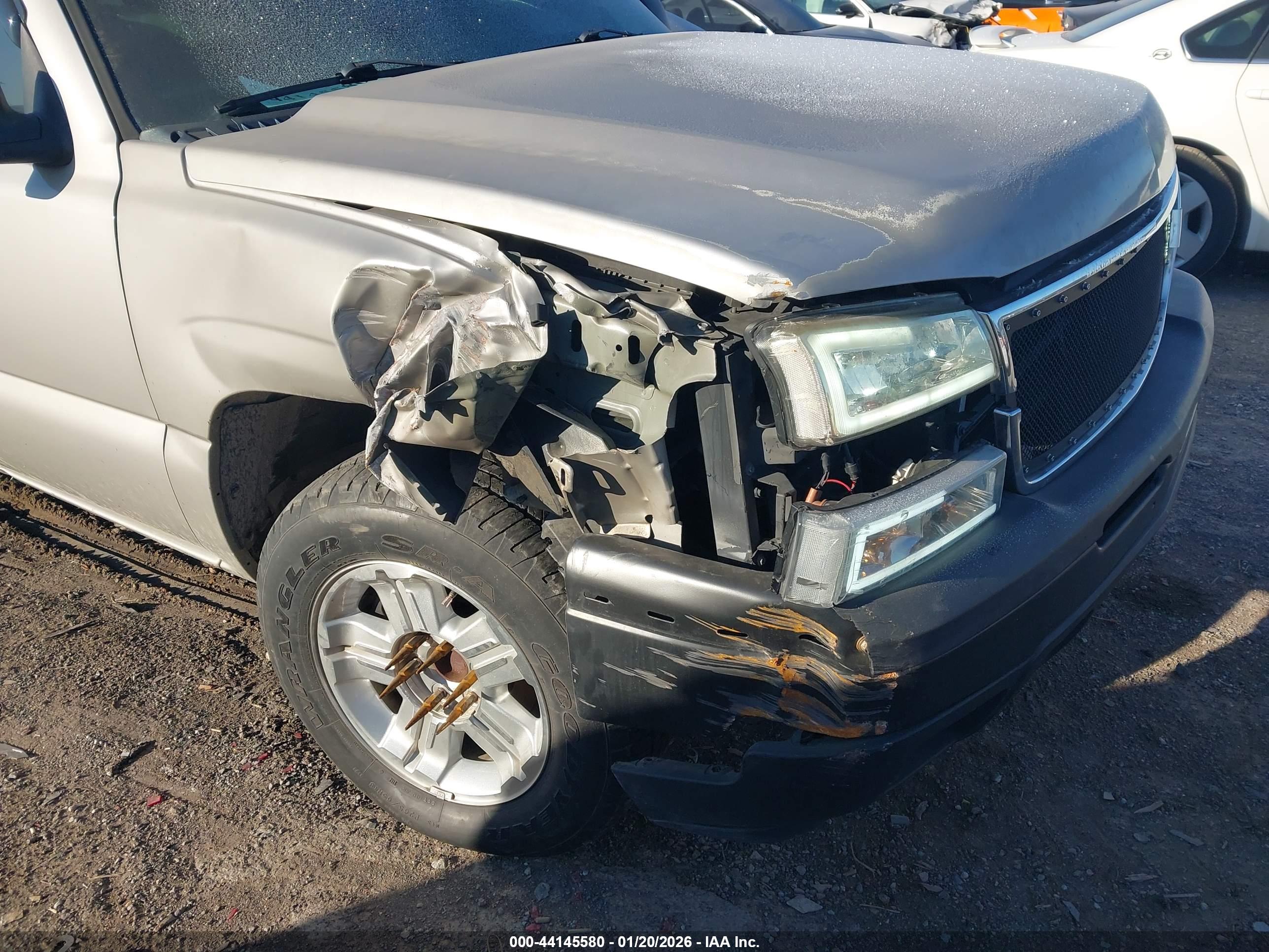 CHEVROLET SILVERADO image 6