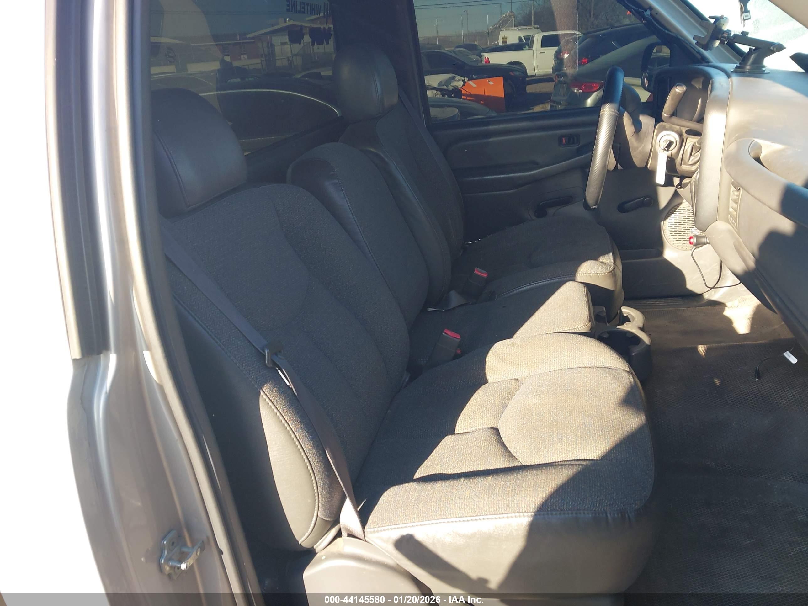 CHEVROLET SILVERADO image 8