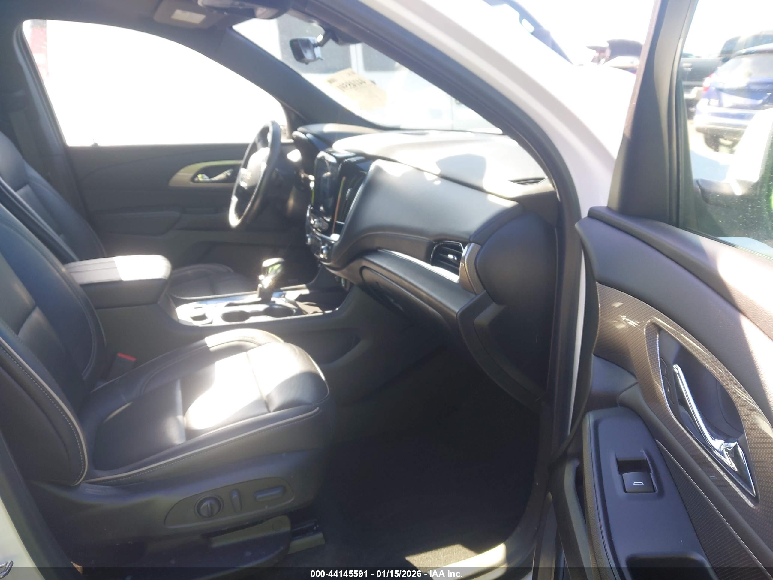 CHEVROLET TRAVERSE image 5