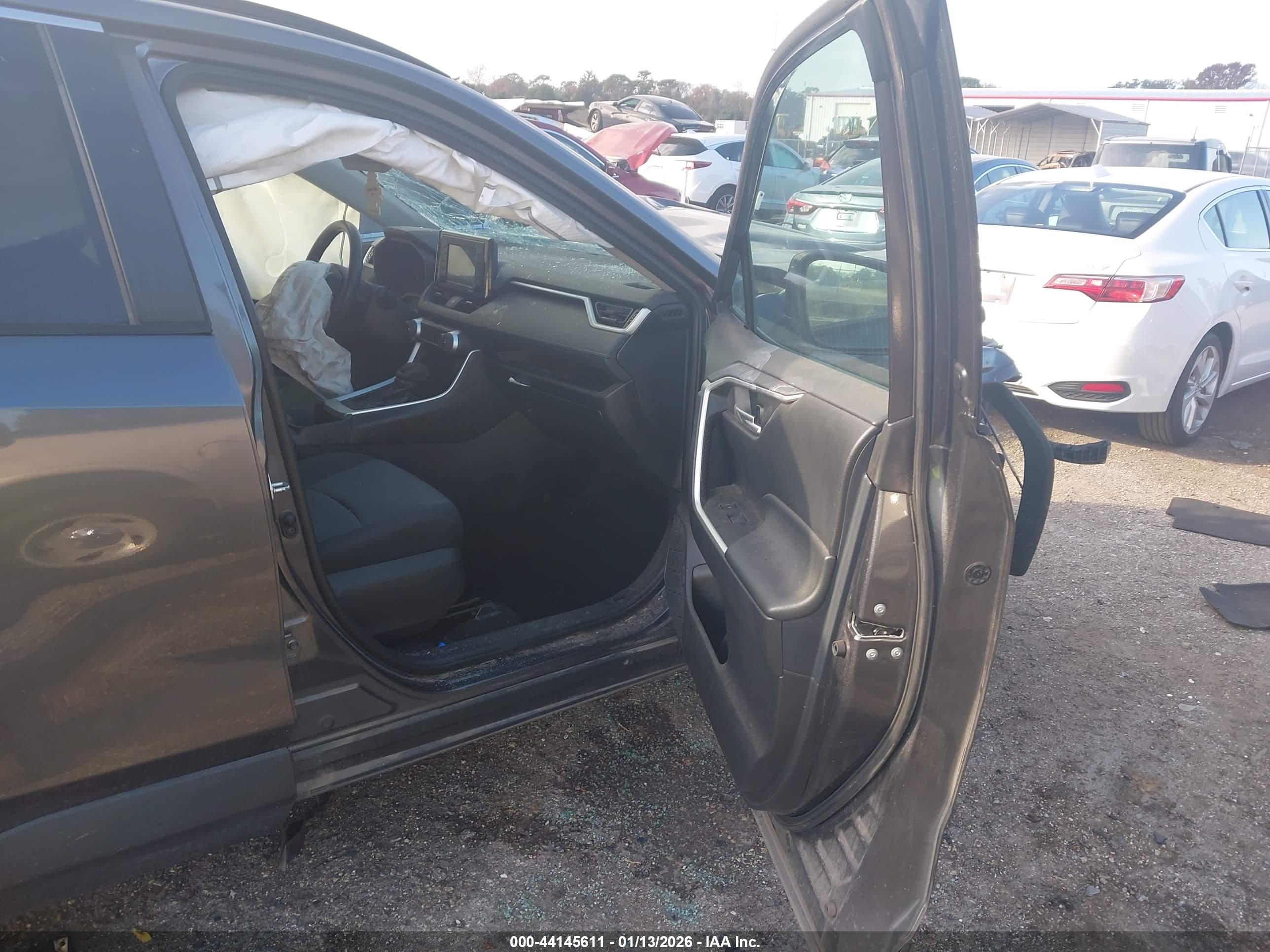 TOYOTA RAV4 image 5