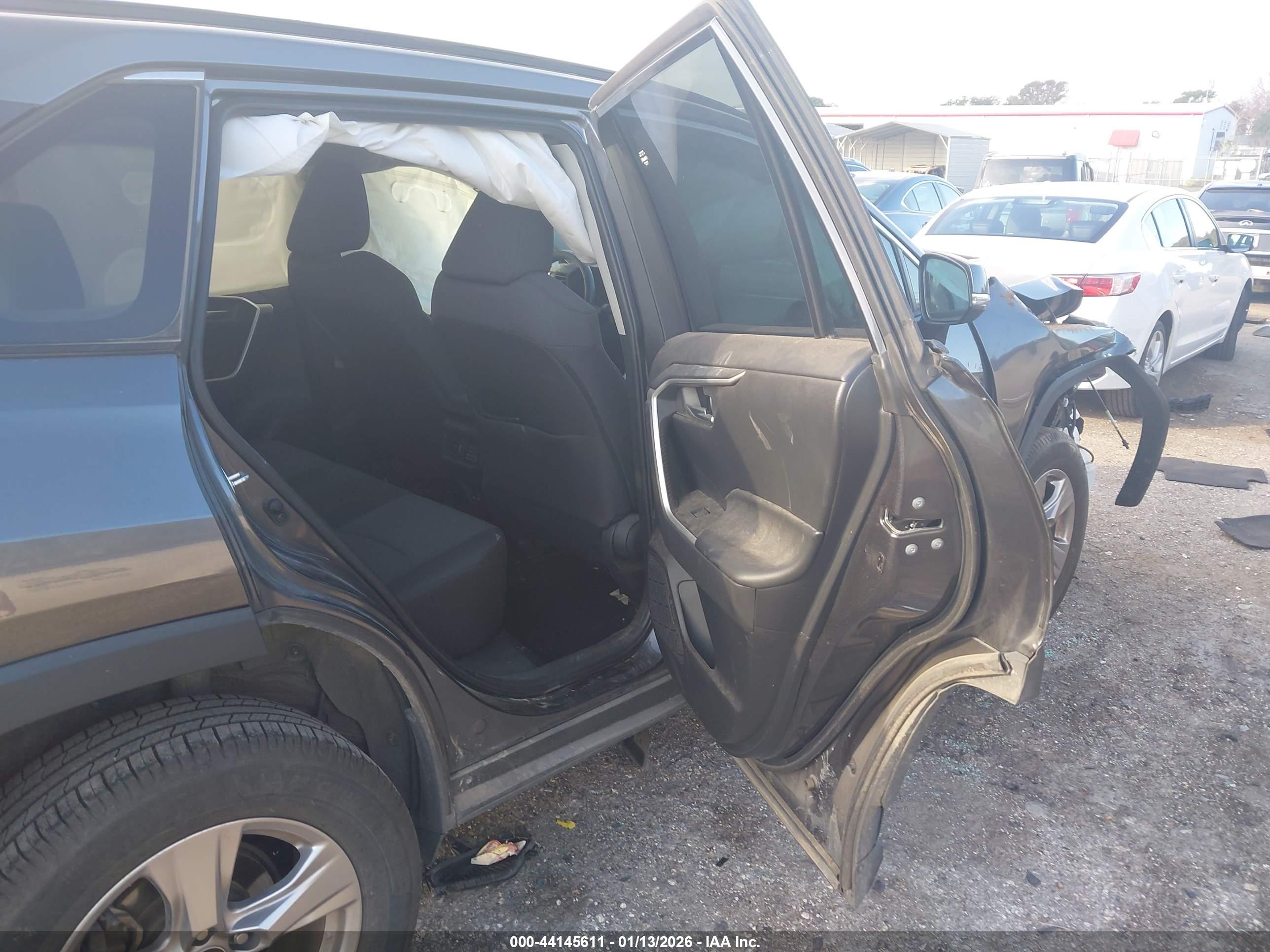 TOYOTA RAV4 image 8