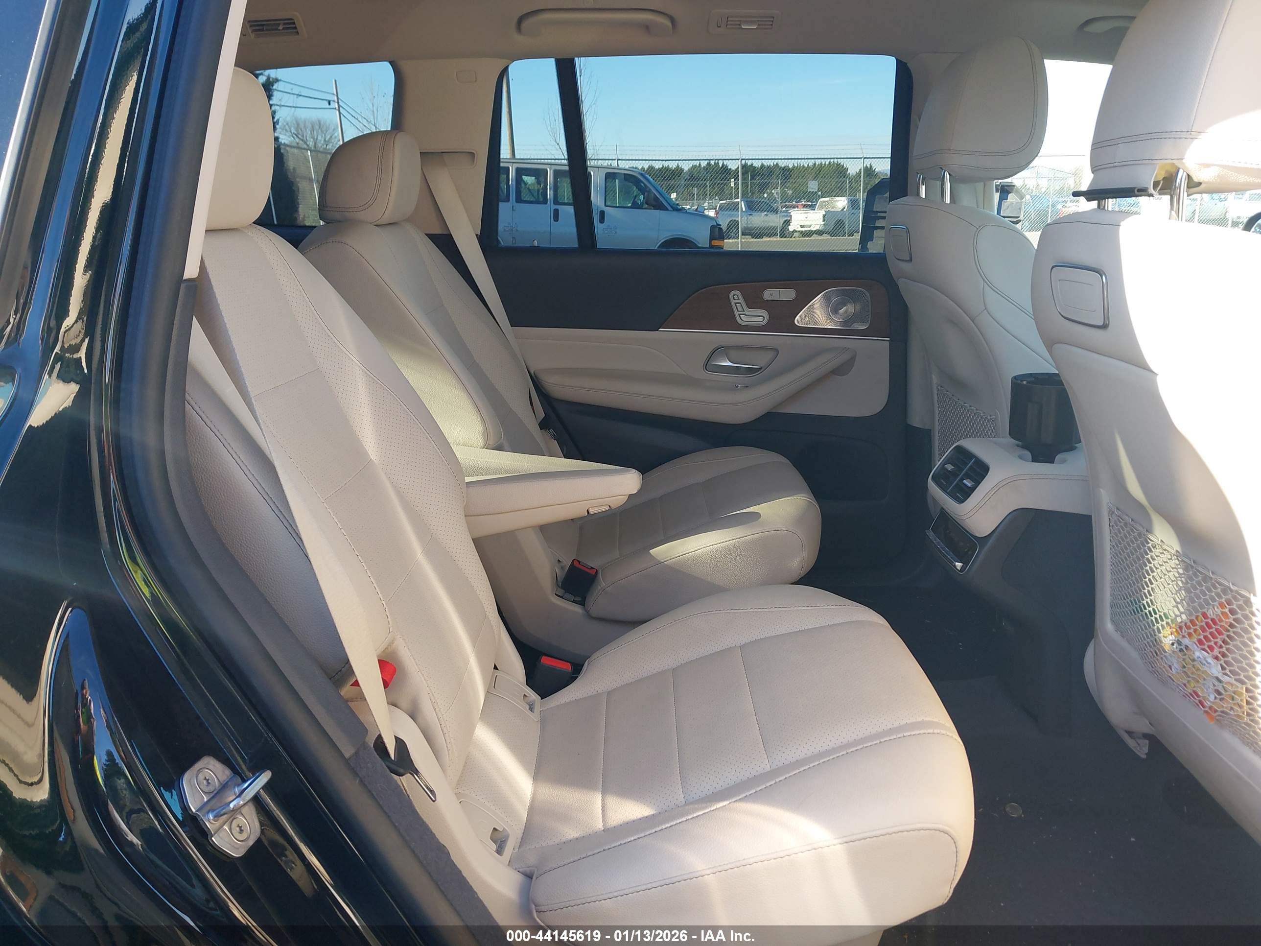 MERCEDES-BENZ GLS image 8