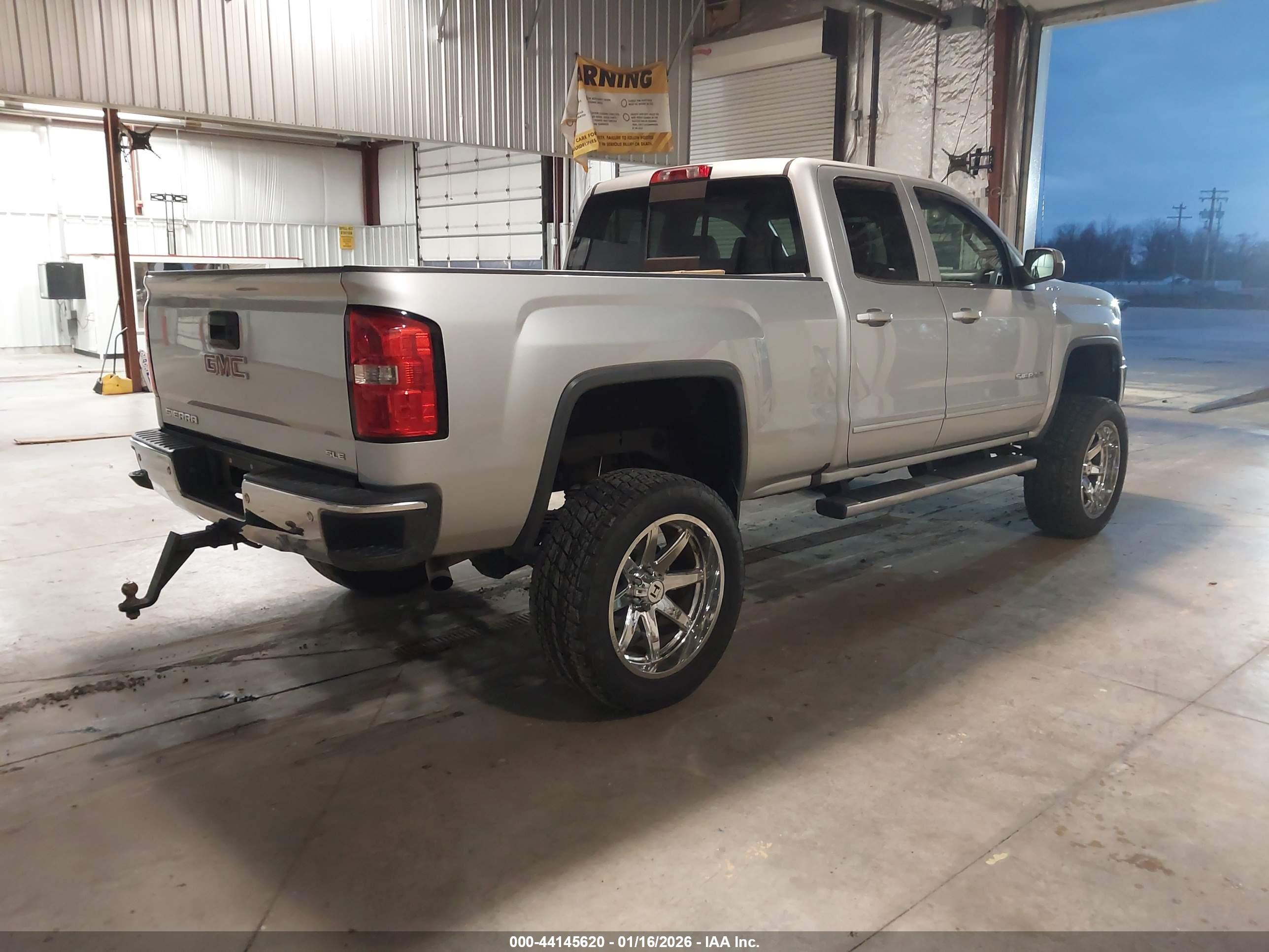 GMC SIERRA image 4