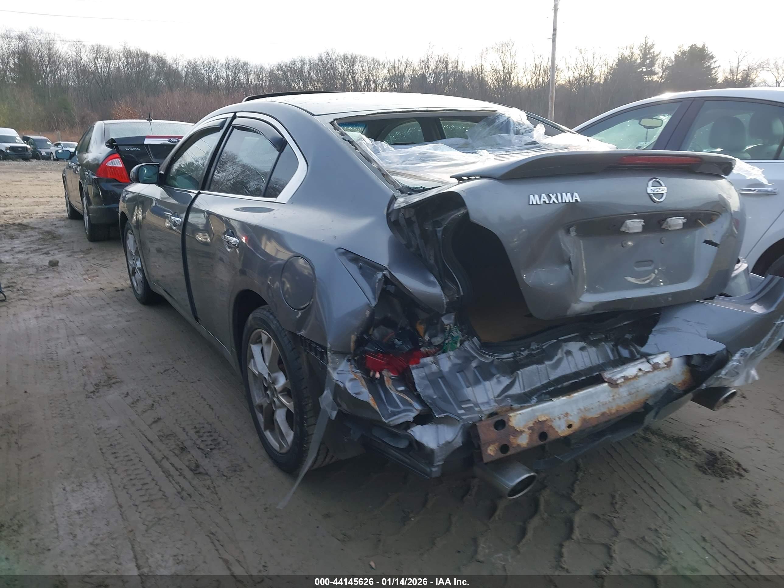 NISSAN MAXIMA image 3