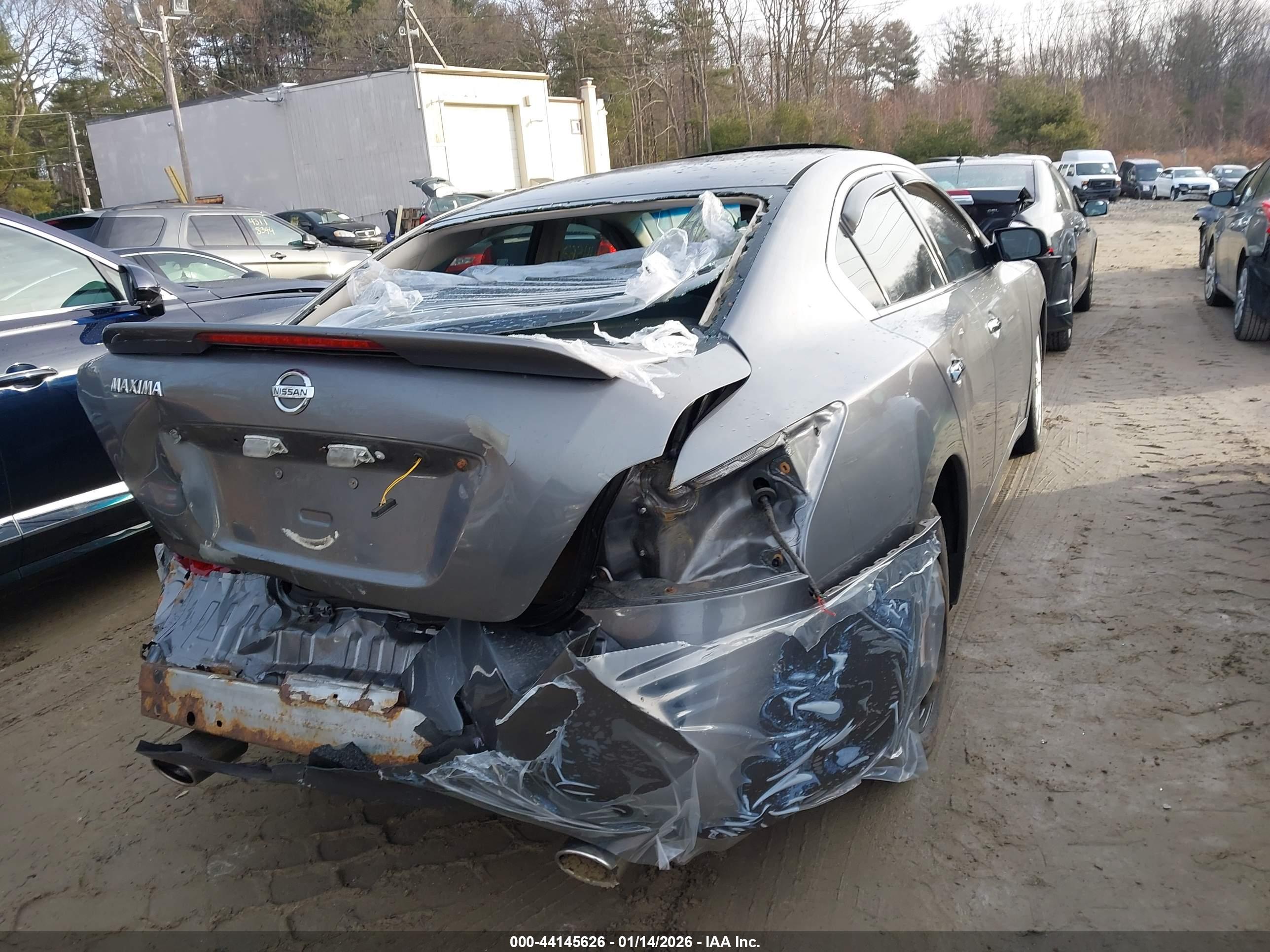 NISSAN MAXIMA image 4