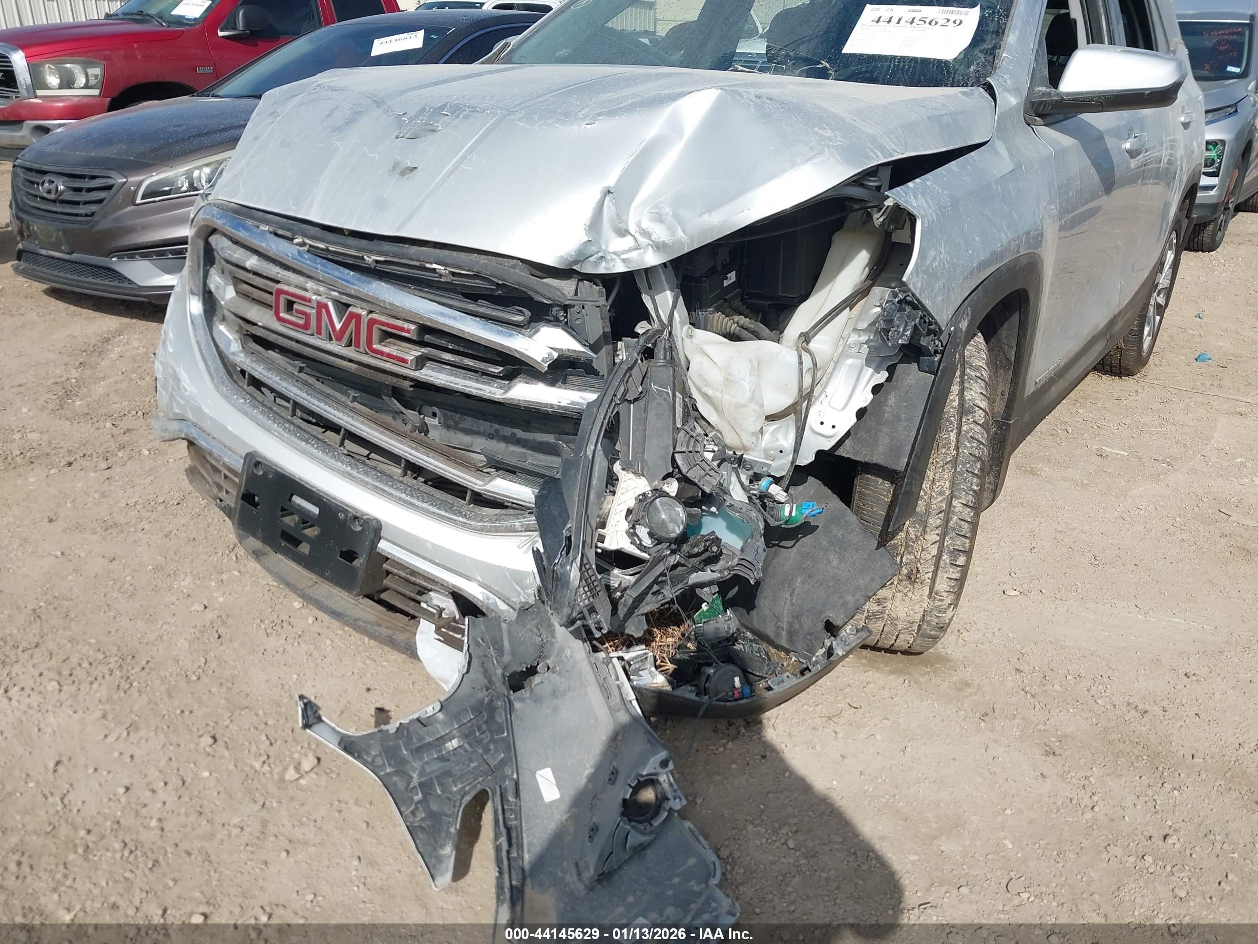GMC TERRAIN image 6