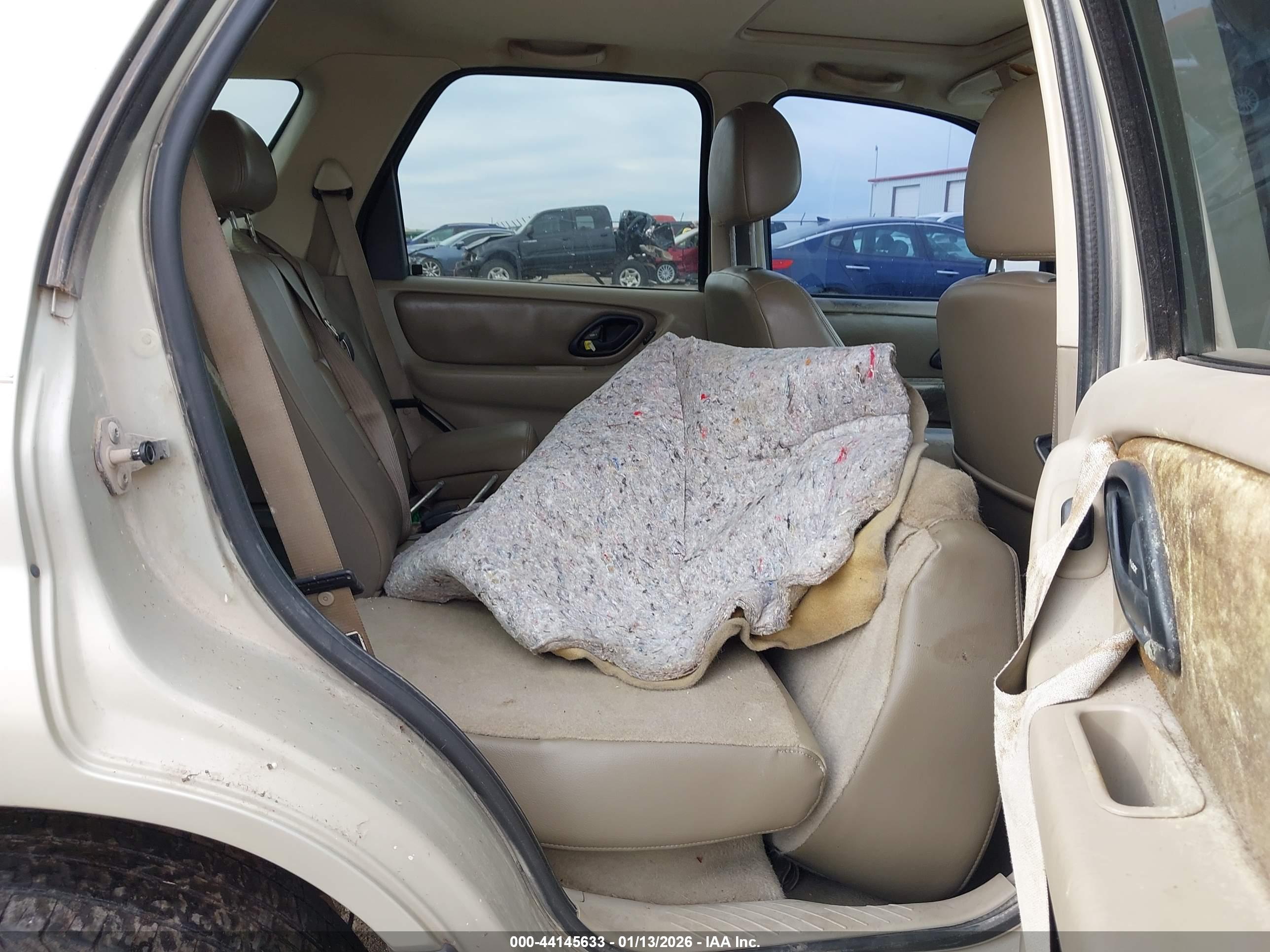FORD ESCAPE image 8