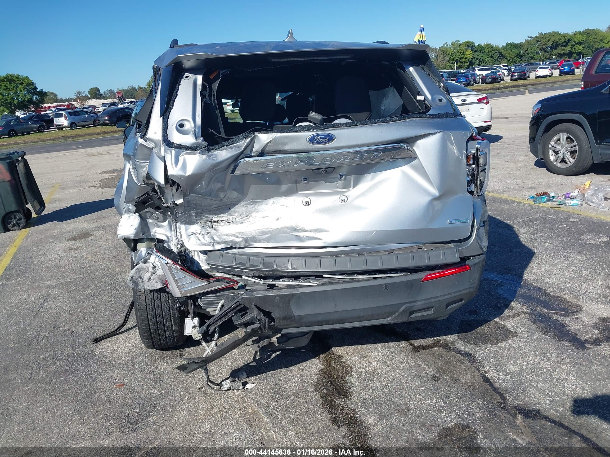 FORD EXPLORER image 6