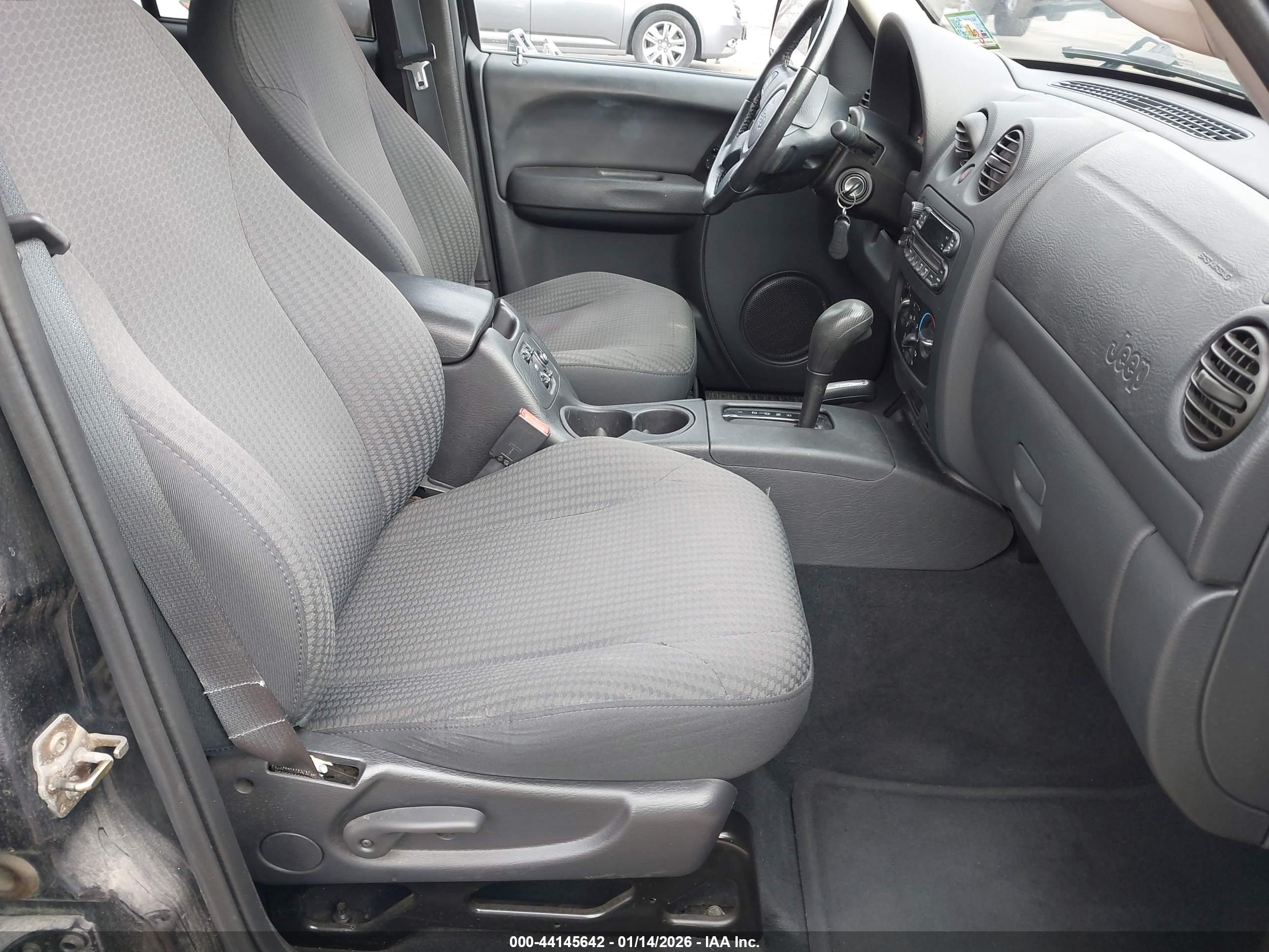 JEEP LIBERTY image 5