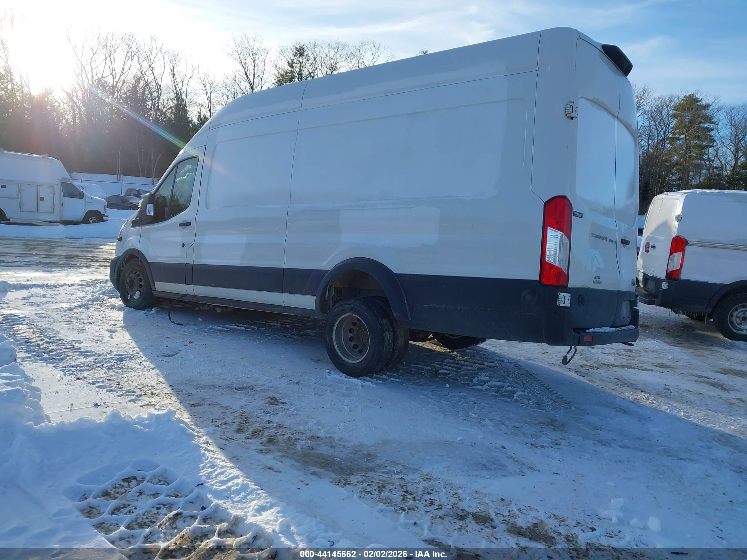 FORD TRANSIT-350 image 3