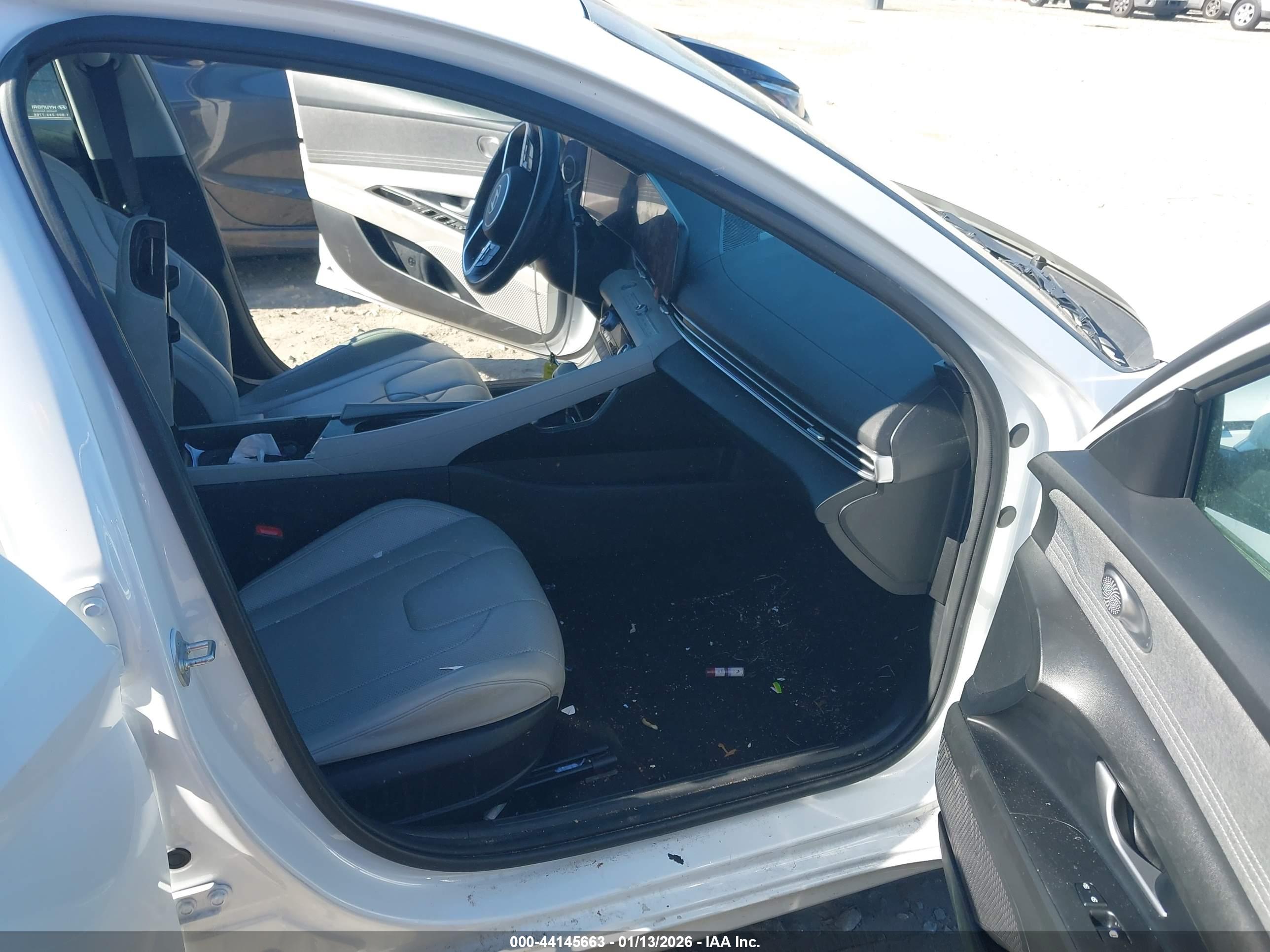 HYUNDAI ELANTRA image 5