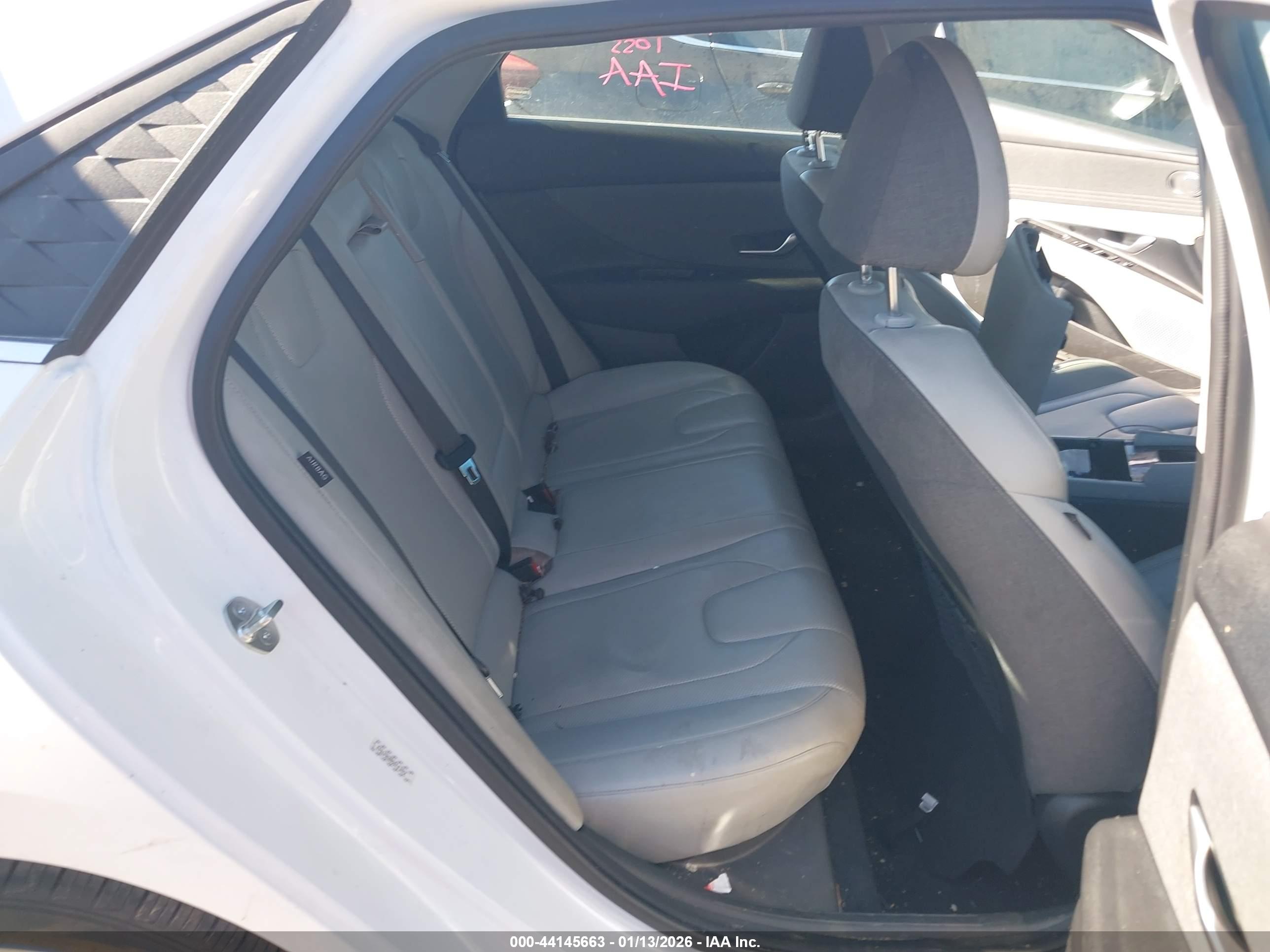HYUNDAI ELANTRA image 8