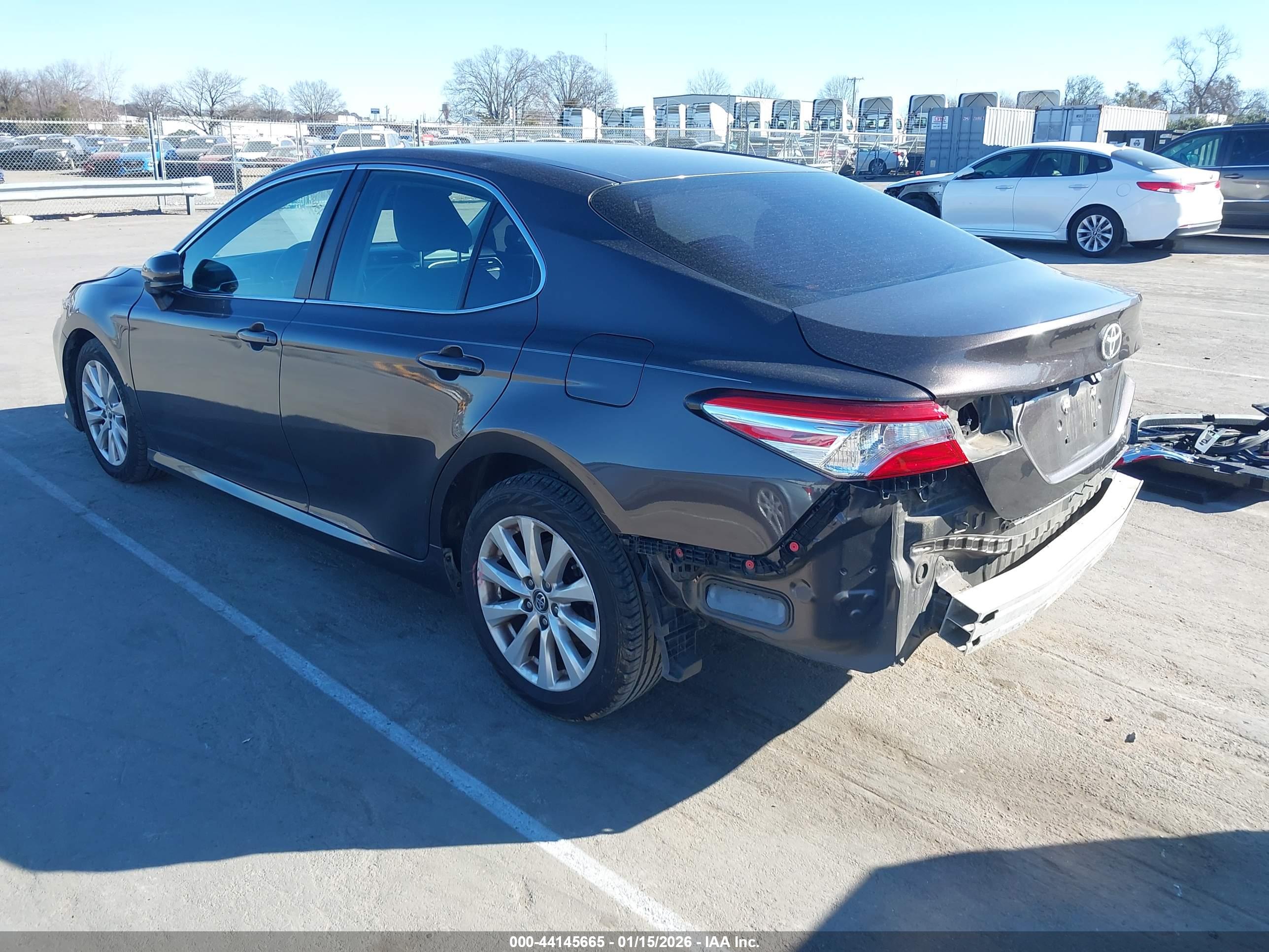 TOYOTA CAMRY image 3