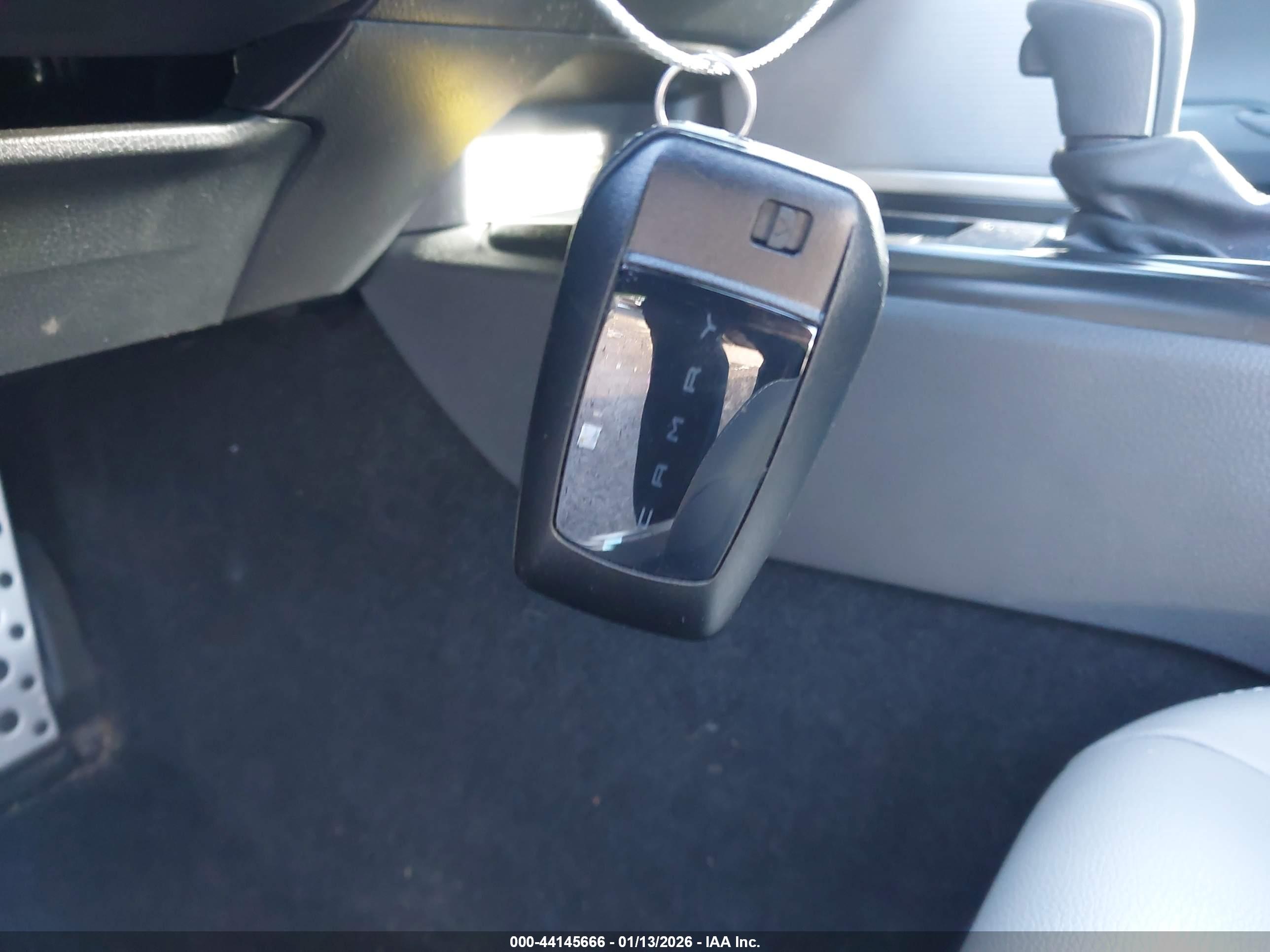 TOYOTA CAMRY image 11