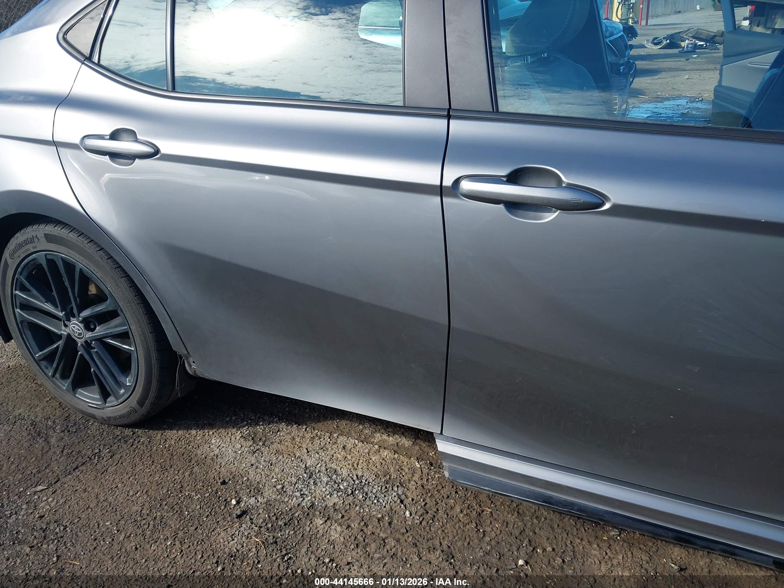 TOYOTA CAMRY image 6