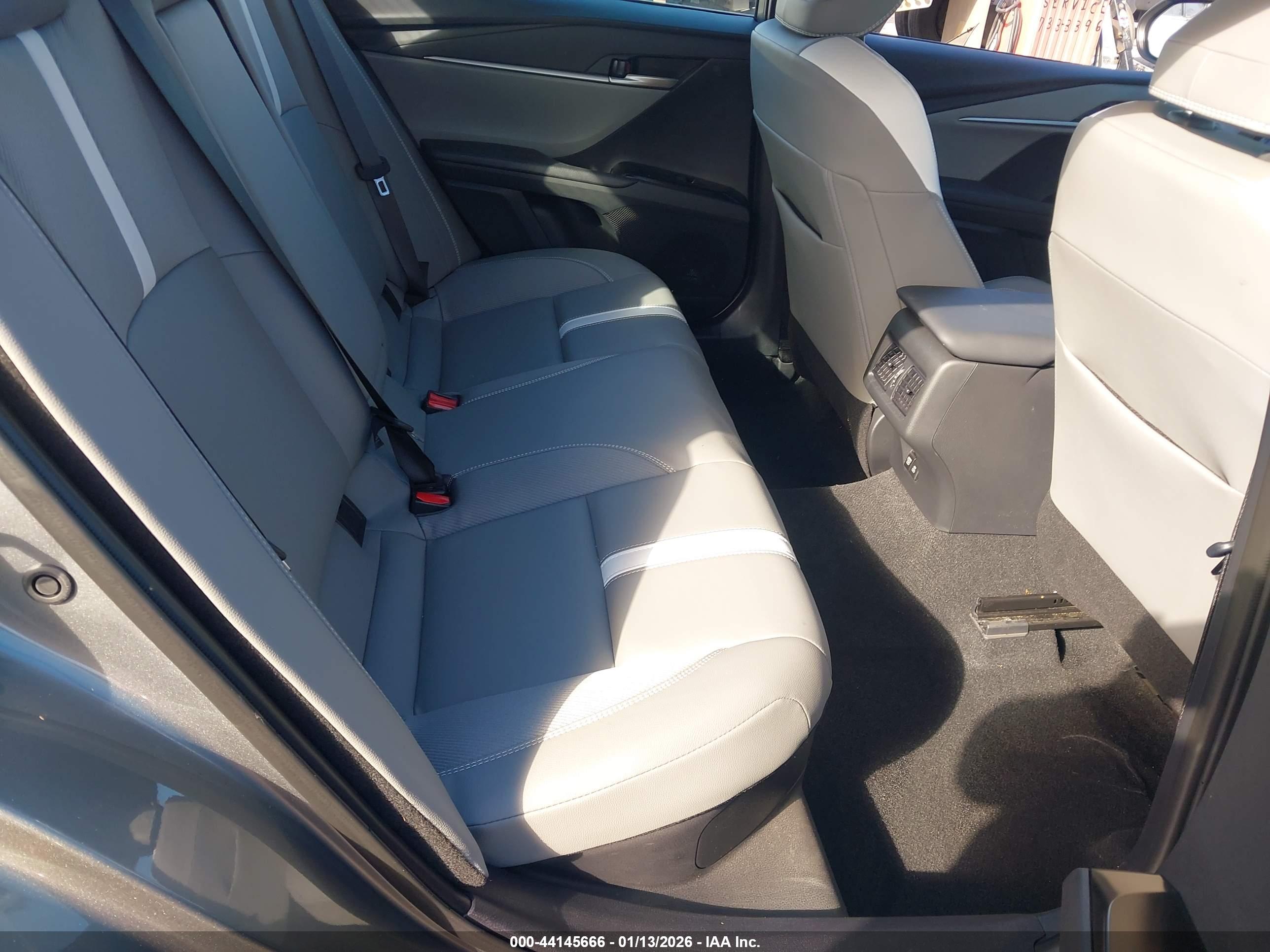 TOYOTA CAMRY image 8