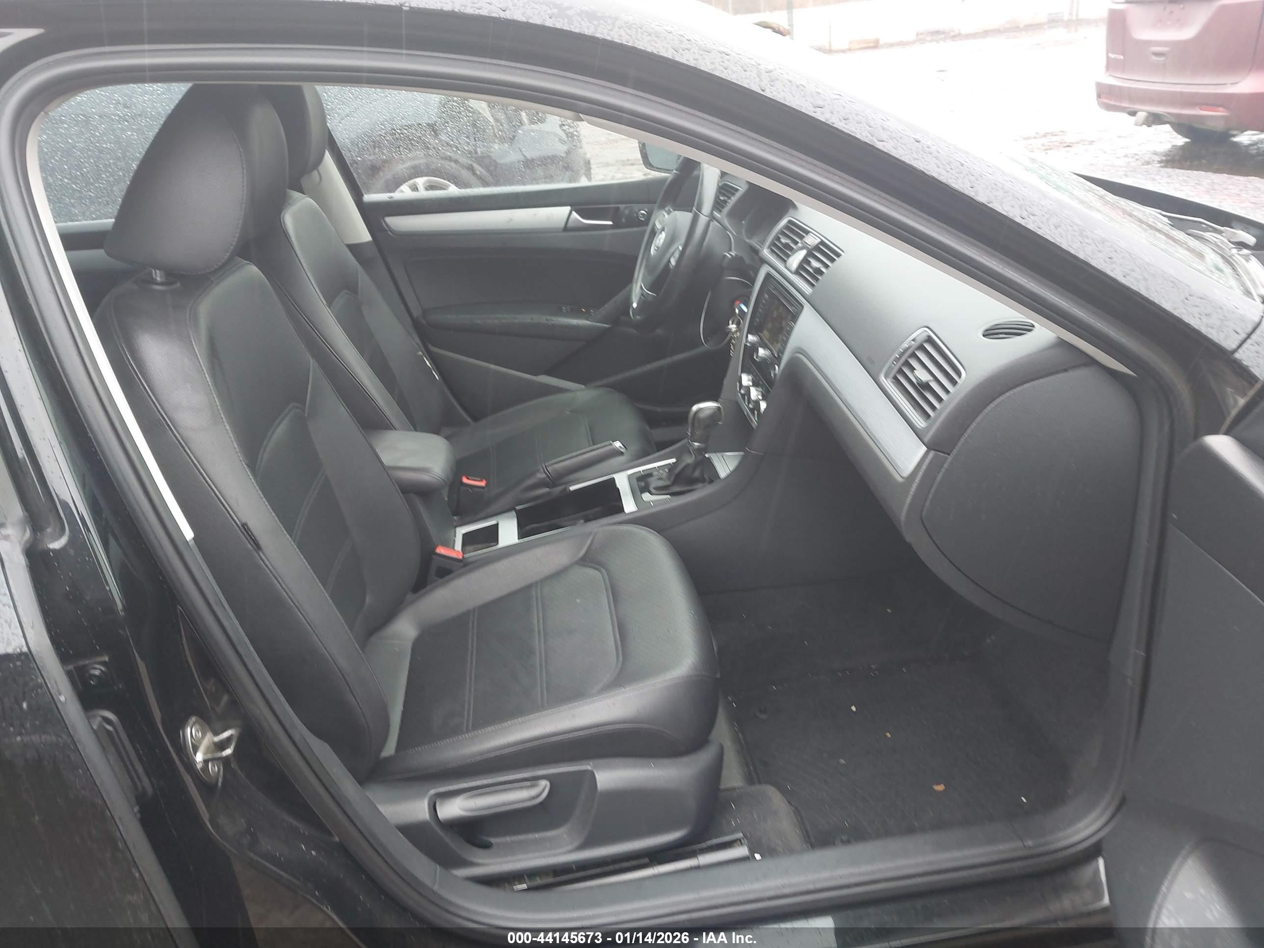 VOLKSWAGEN PASSAT image 5