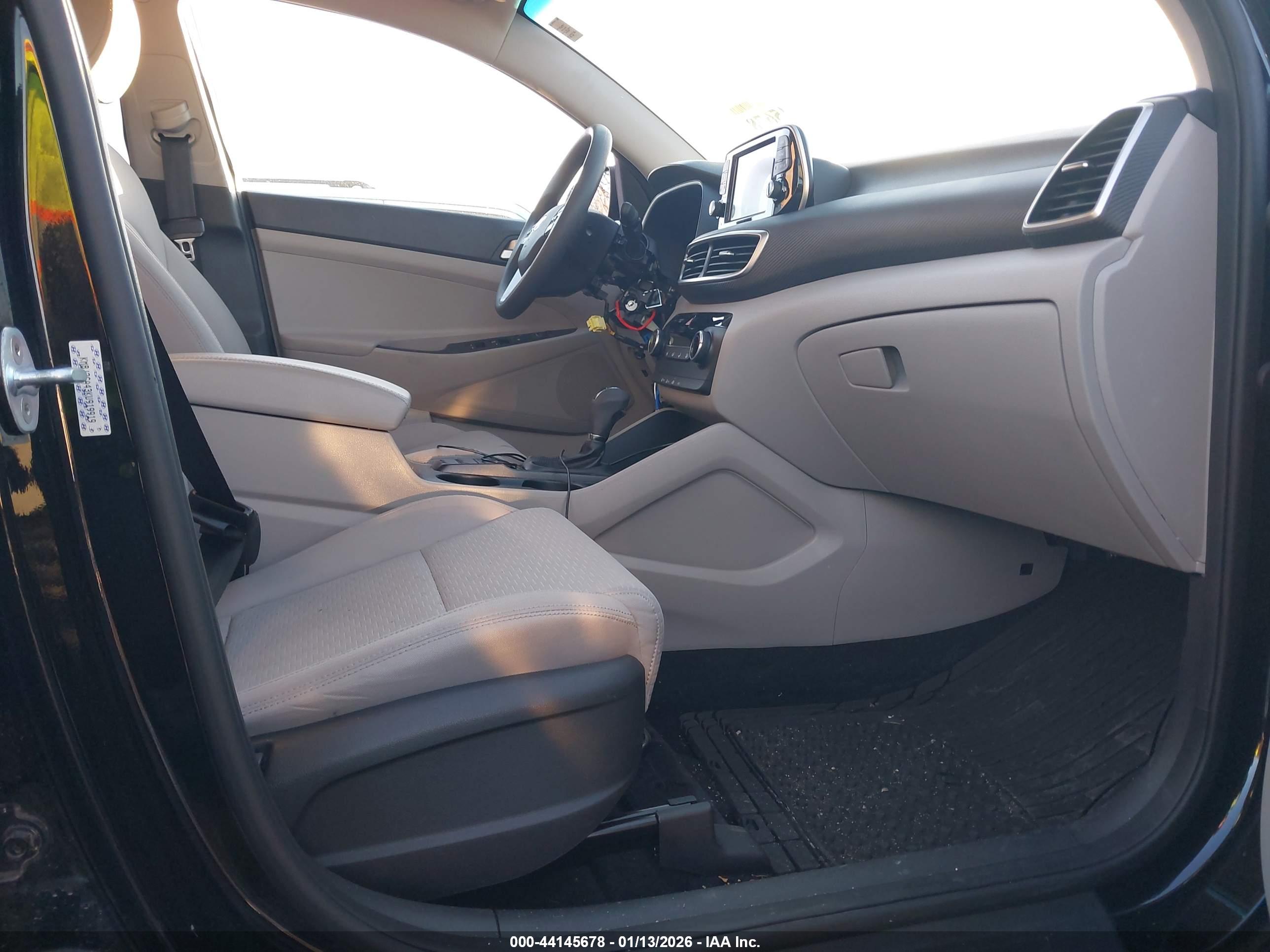 HYUNDAI TUCSON image 5