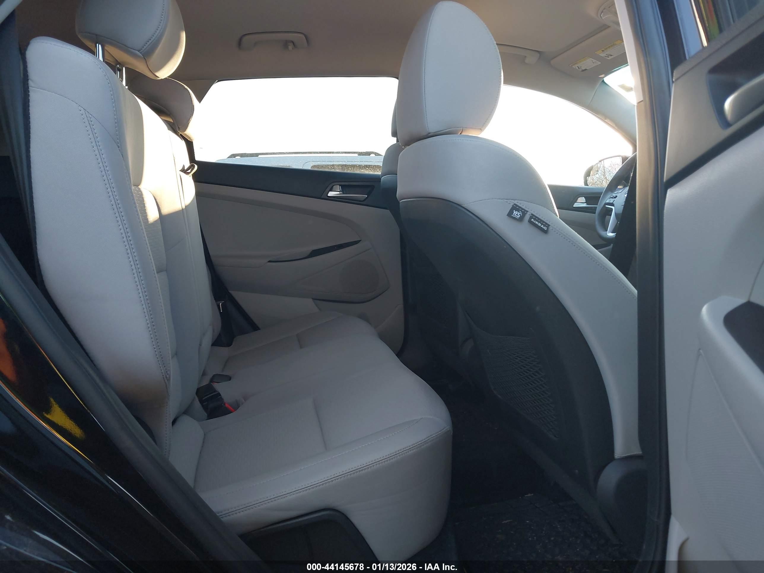 HYUNDAI TUCSON image 8