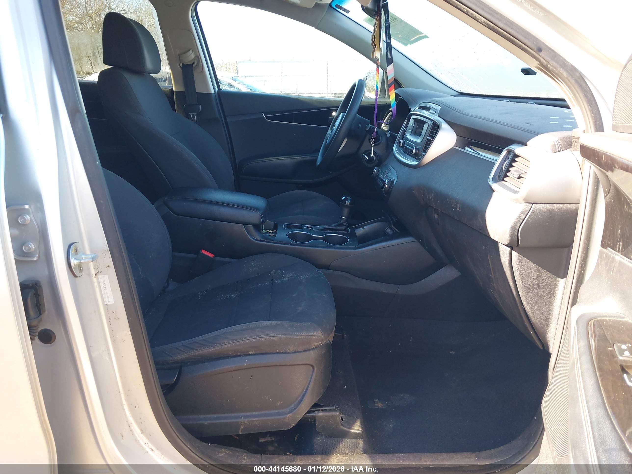 KIA SORENTO image 5